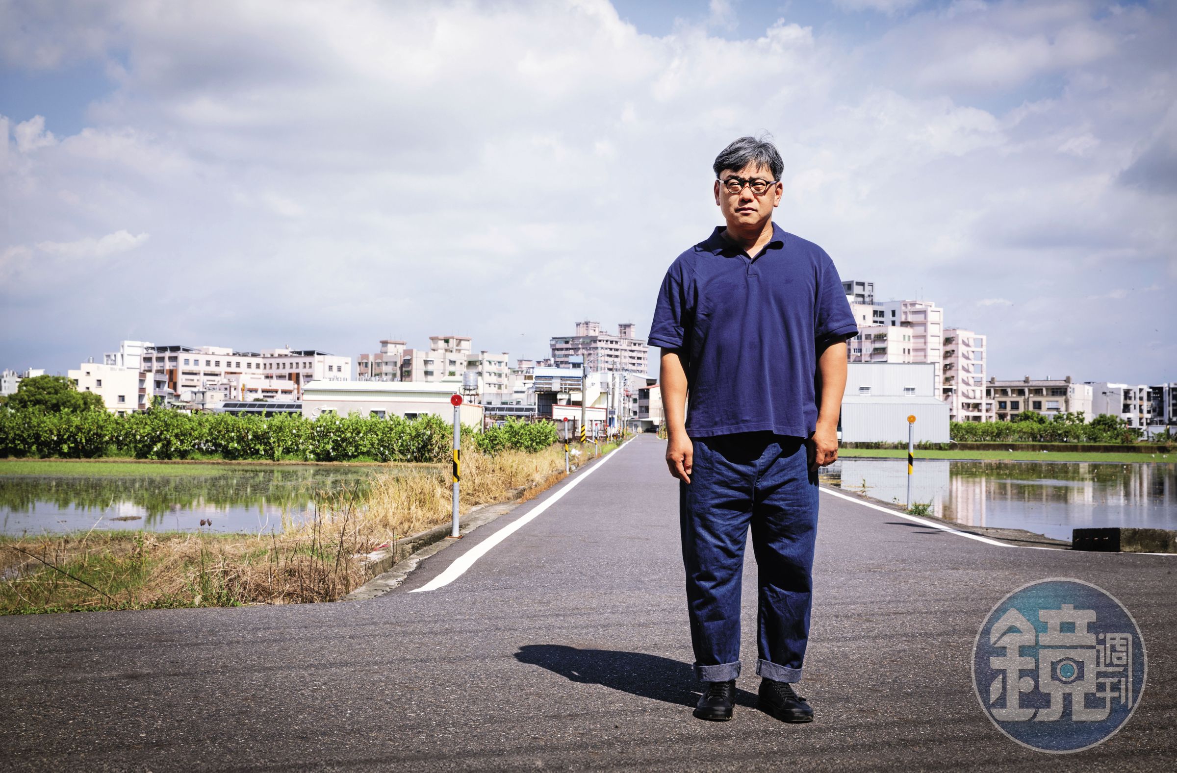 許正平,50歲,台南人,劇作家、教師。