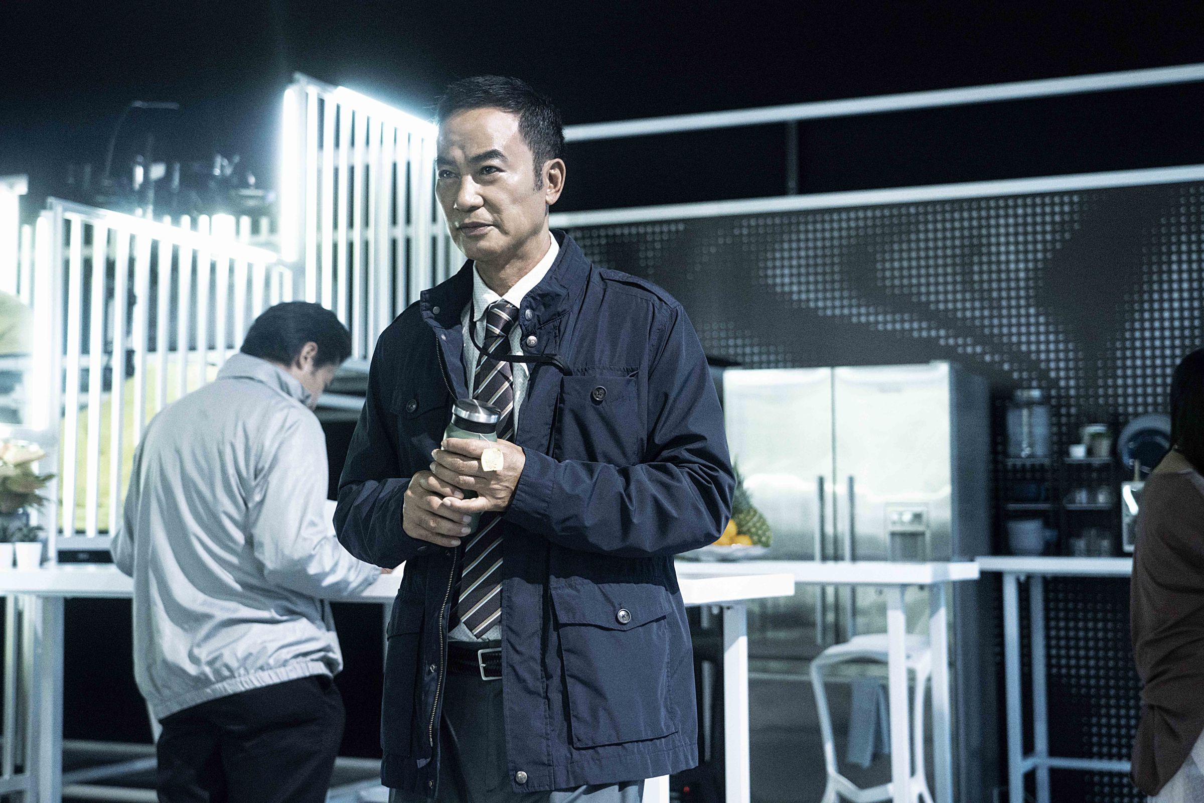 出身自警察家庭的任達華,在影壇堪稱「警察專業戶」,演過正直的好警察,也有邪惡反派警察角色。(LiTV提供)