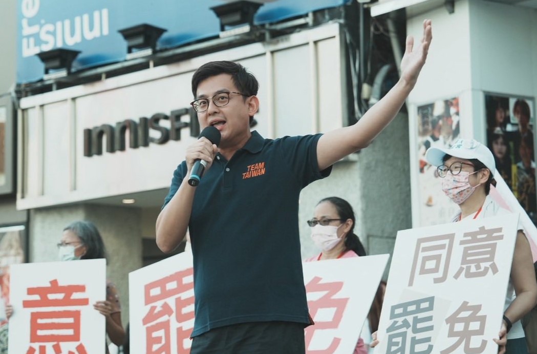 民進黨發言人卓冠廷對於性平部開轟王義川一事表示無法接受。（翻攝自卓冠廷臉書）