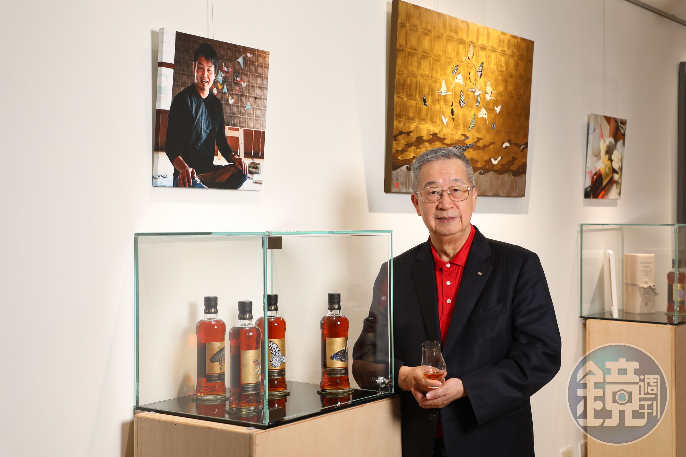 張慶清非常鍾愛Mars蝴蝶系列的30年原酒，也購入酒標創作者、日本知名畫家小松孝英的原畫。