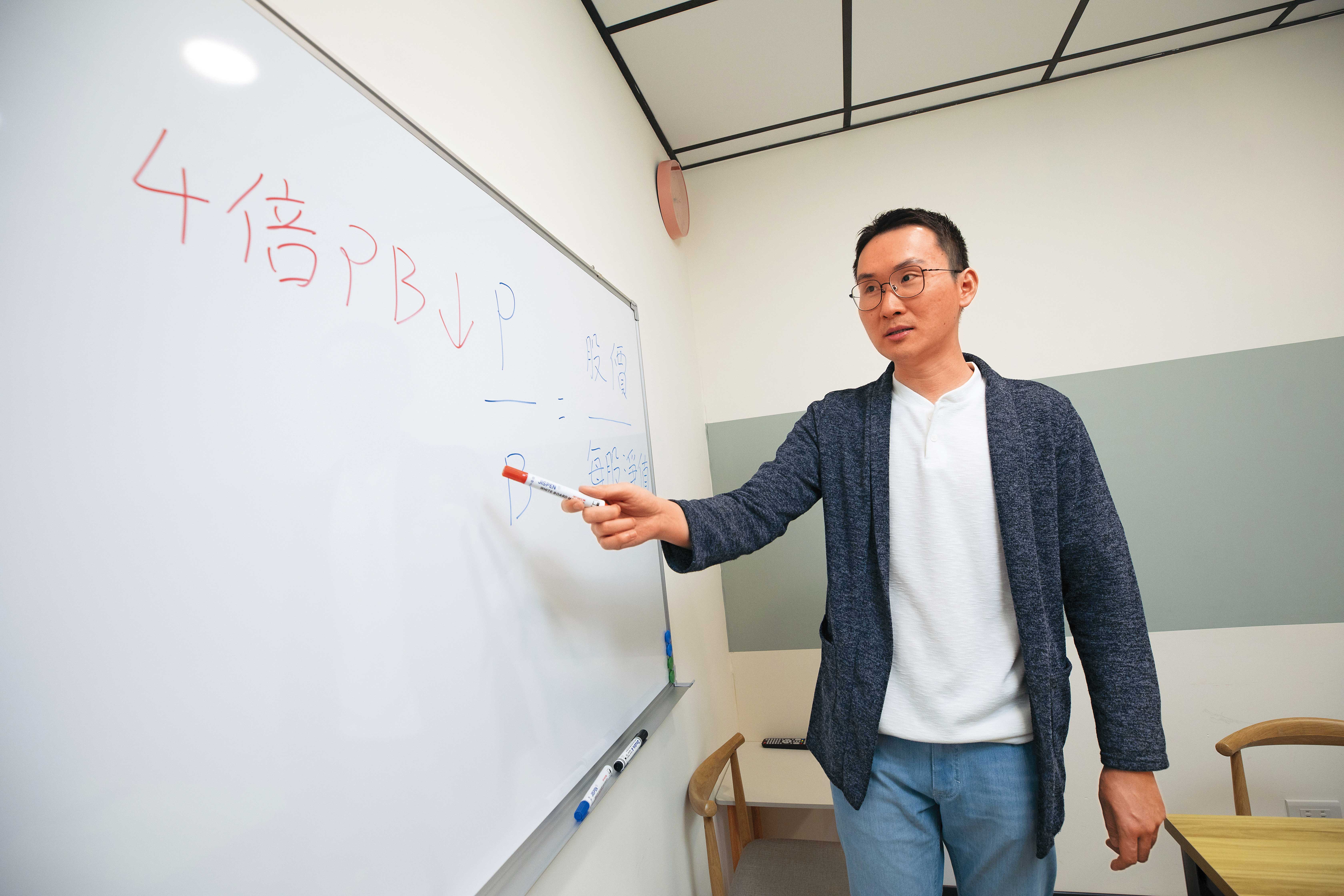 股添樂表示,股價淨值比2倍可先行卡位,若超過3、4倍,估值就相對高了。