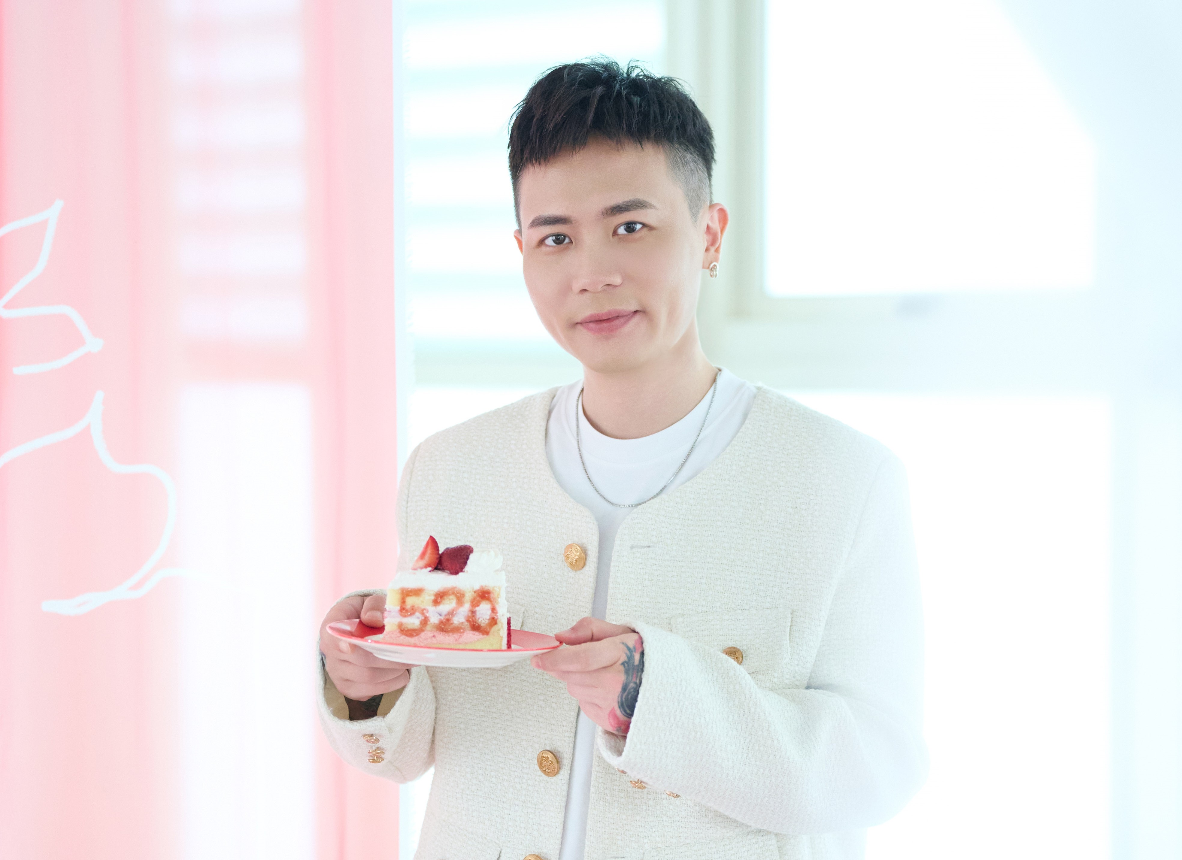 蕭秉治曾為克服時差，每天下午抽空與對象越洋熱線。（相信音樂提供）