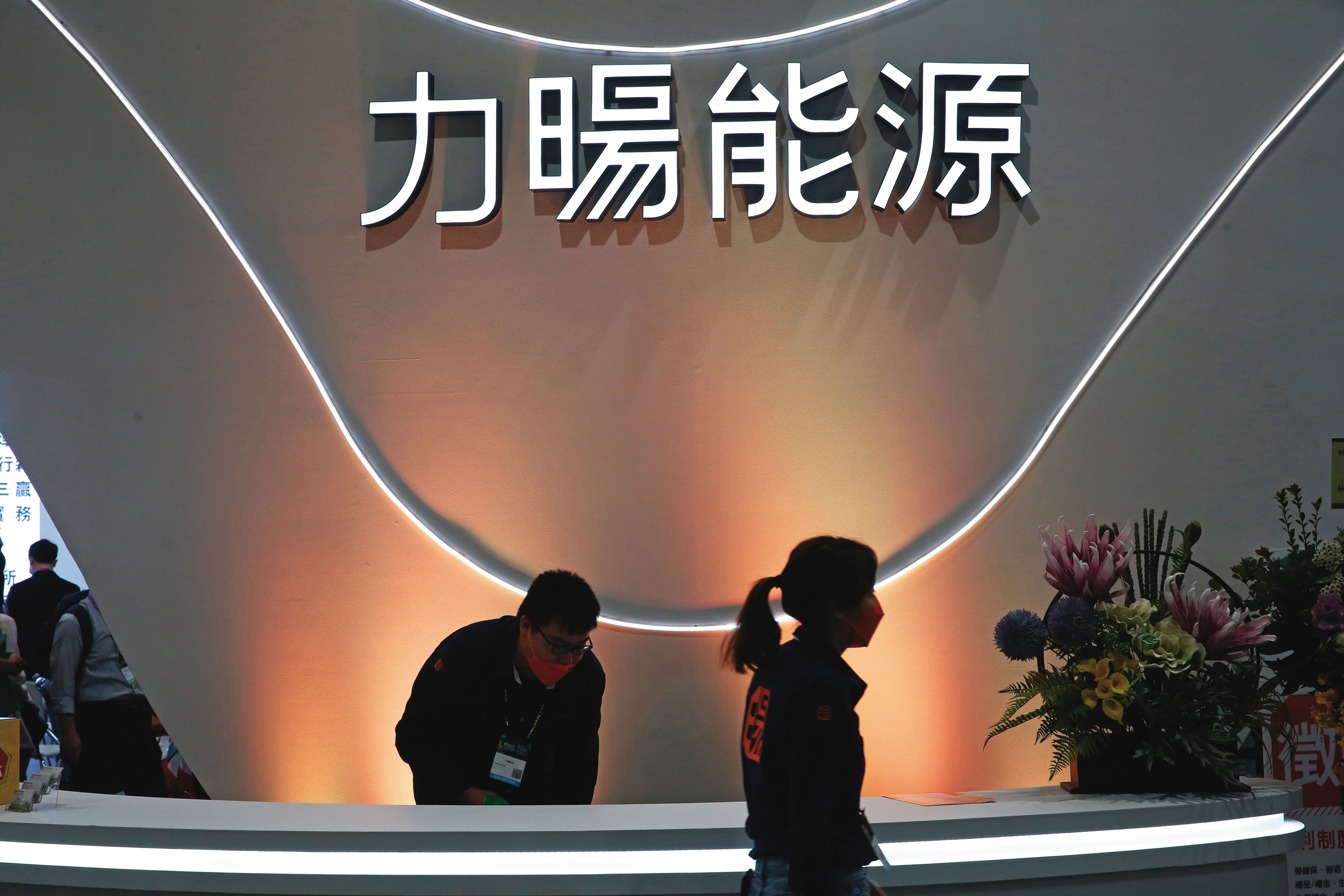 檢調去年底偵辦力暘光電案涉弊，意外查出陳啟昱涉掏空台鹽。