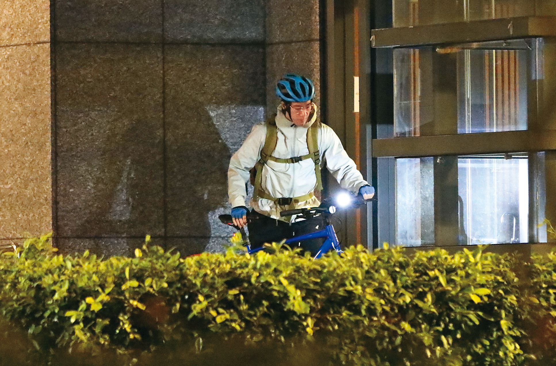 19：33 	雖擁數十億身家，走樸實路線的王力宏，私下的代步工具就是一輛腳踏車。