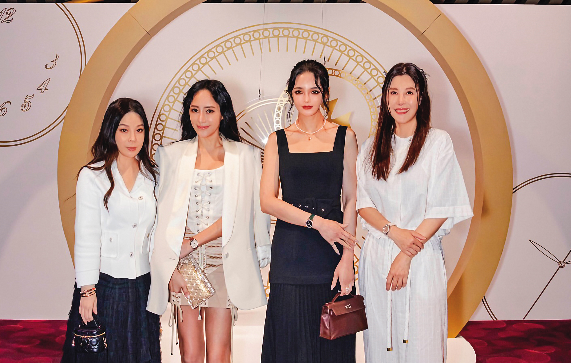 黃廉盈（右二）曾有「名媛界大S」之稱，經常在貴婦趴中看到她的身影。左起為楊秀蓉、關穎、穆熙妍。（翻攝自黃廉盈IG）
