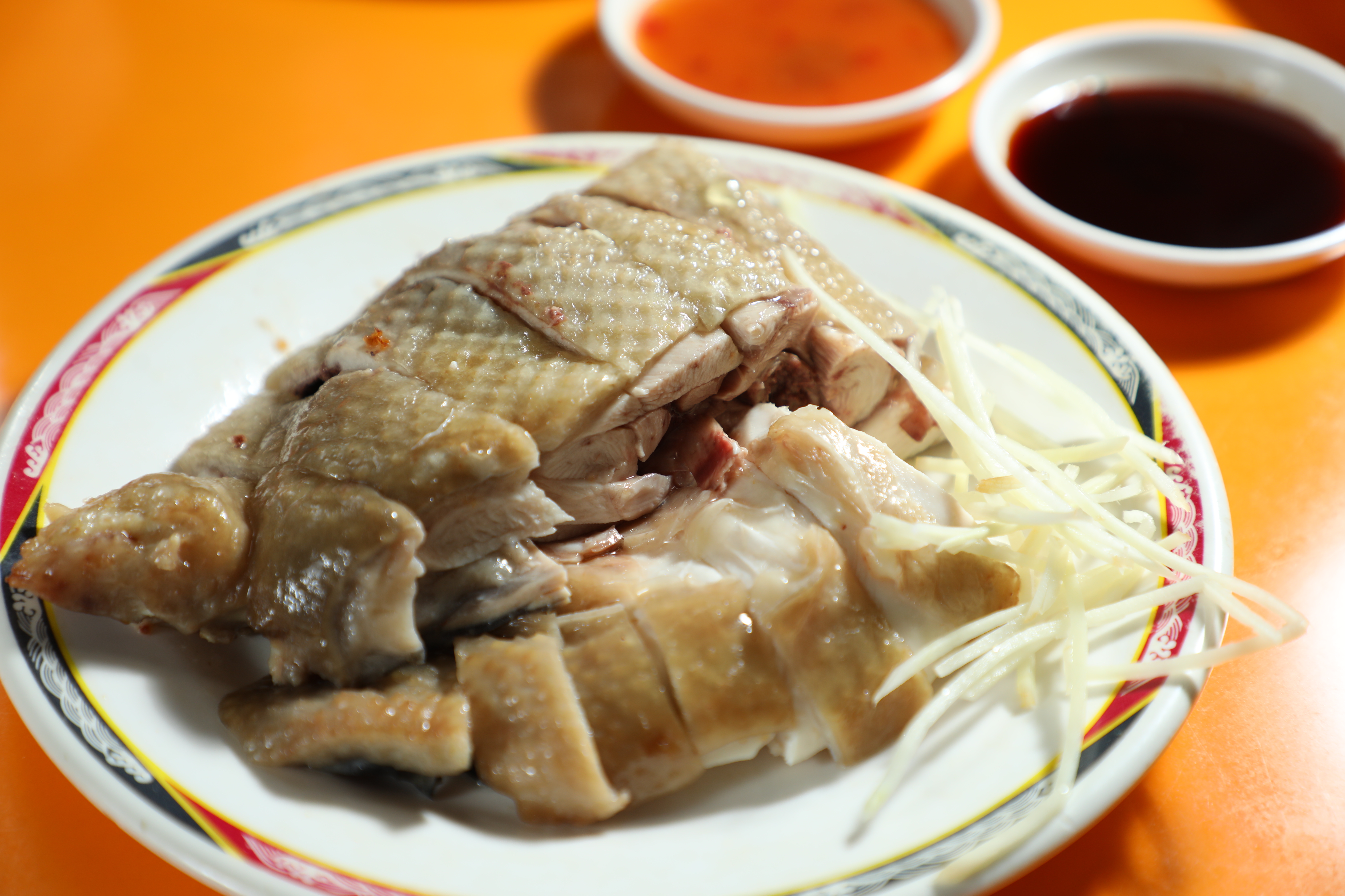 肉質結實的「白斬雞」，也是一種古早味。（250元／份）