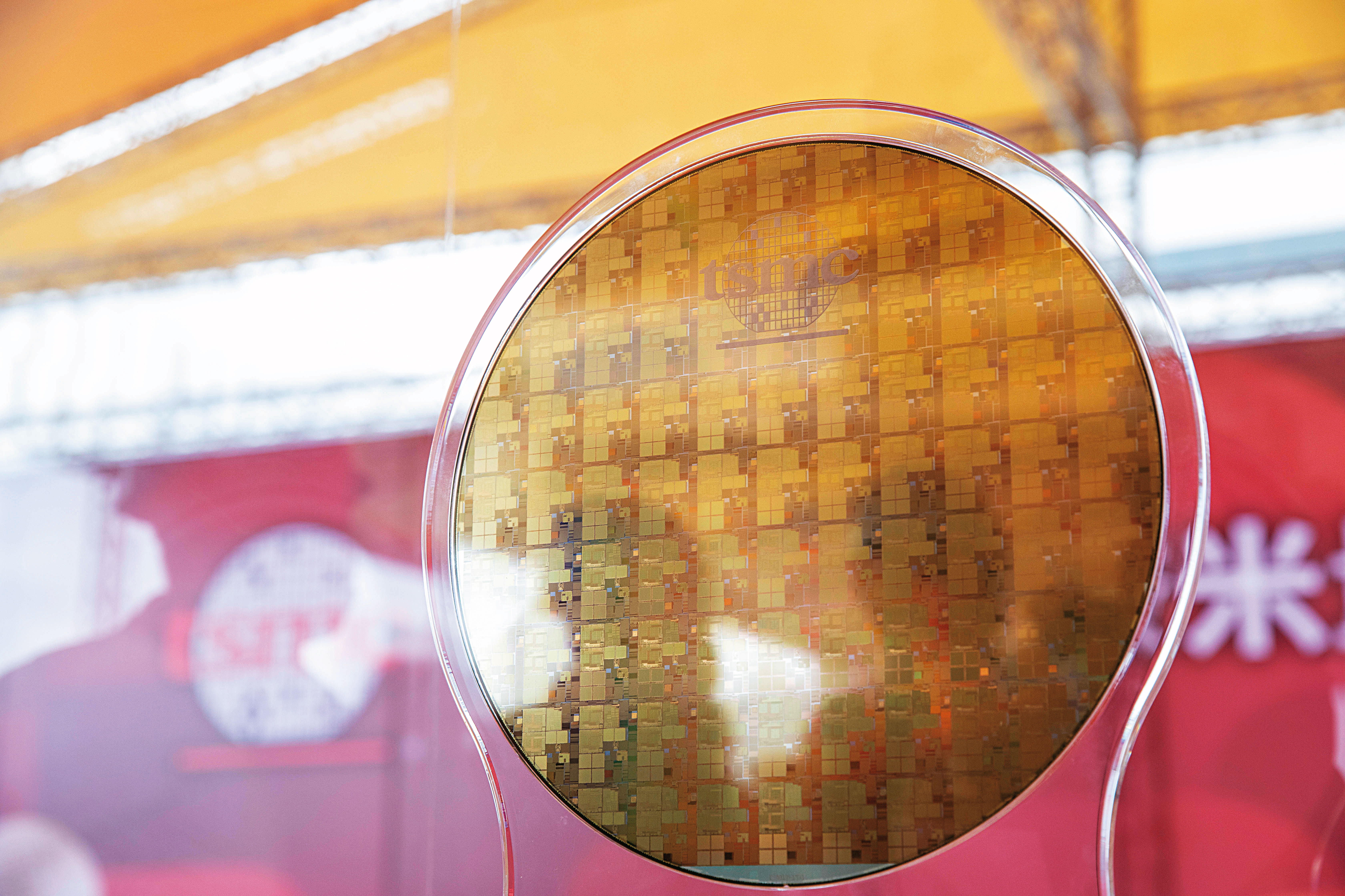 台積電已成台灣「護國神山」。許多人甚至相信,台積電執世界晶片製造牛耳,形成「矽盾」,保護著台灣不受中共侵襲。