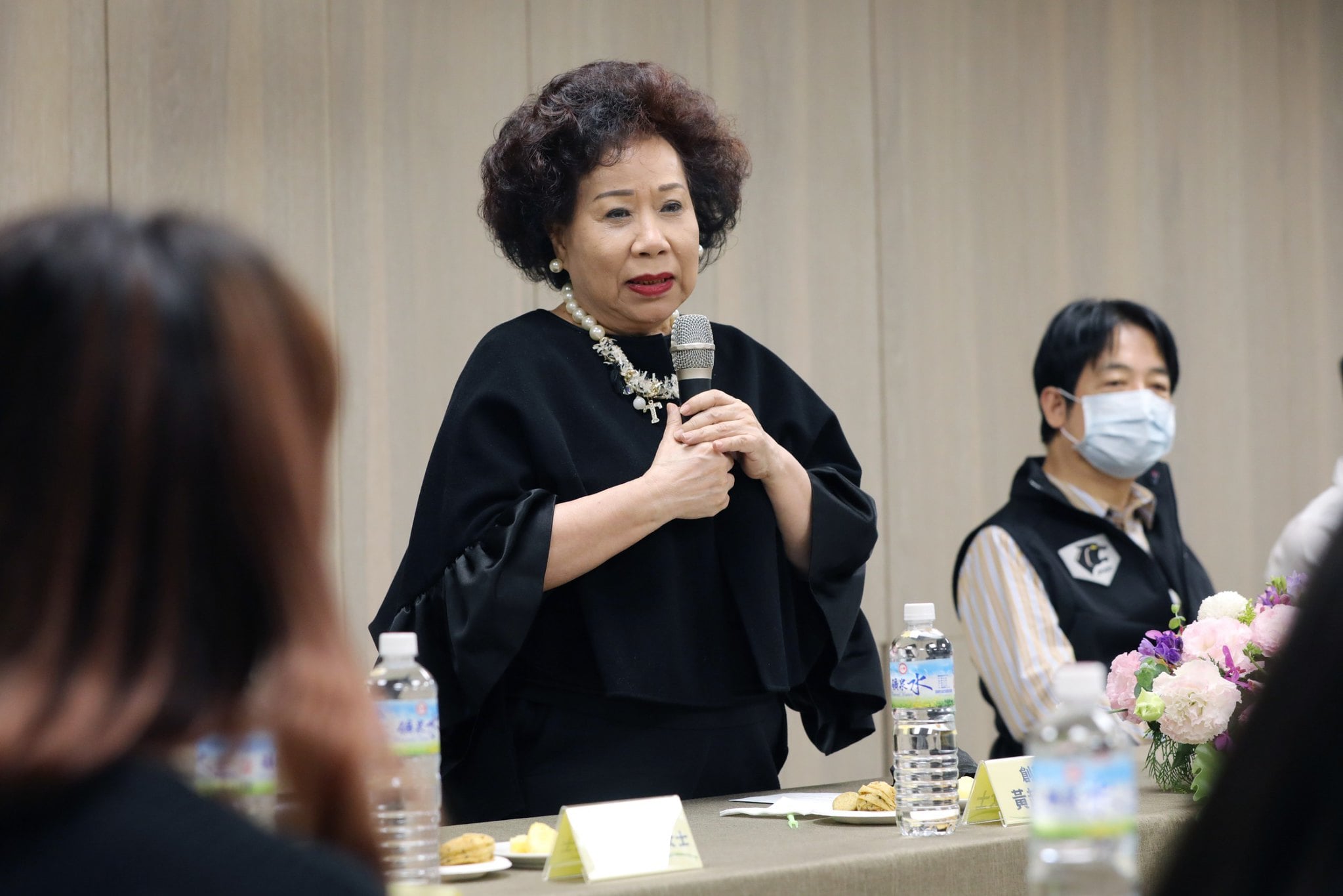 知名作家黃越綏以曾協助政府培訓全國社工的過來人身分對政府提出6點建議。（翻攝自黃越綏臉書）