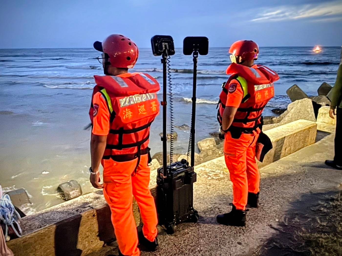 桃園竹圍漁港2日發生4名高中生溺水事件。（海巡署提供）