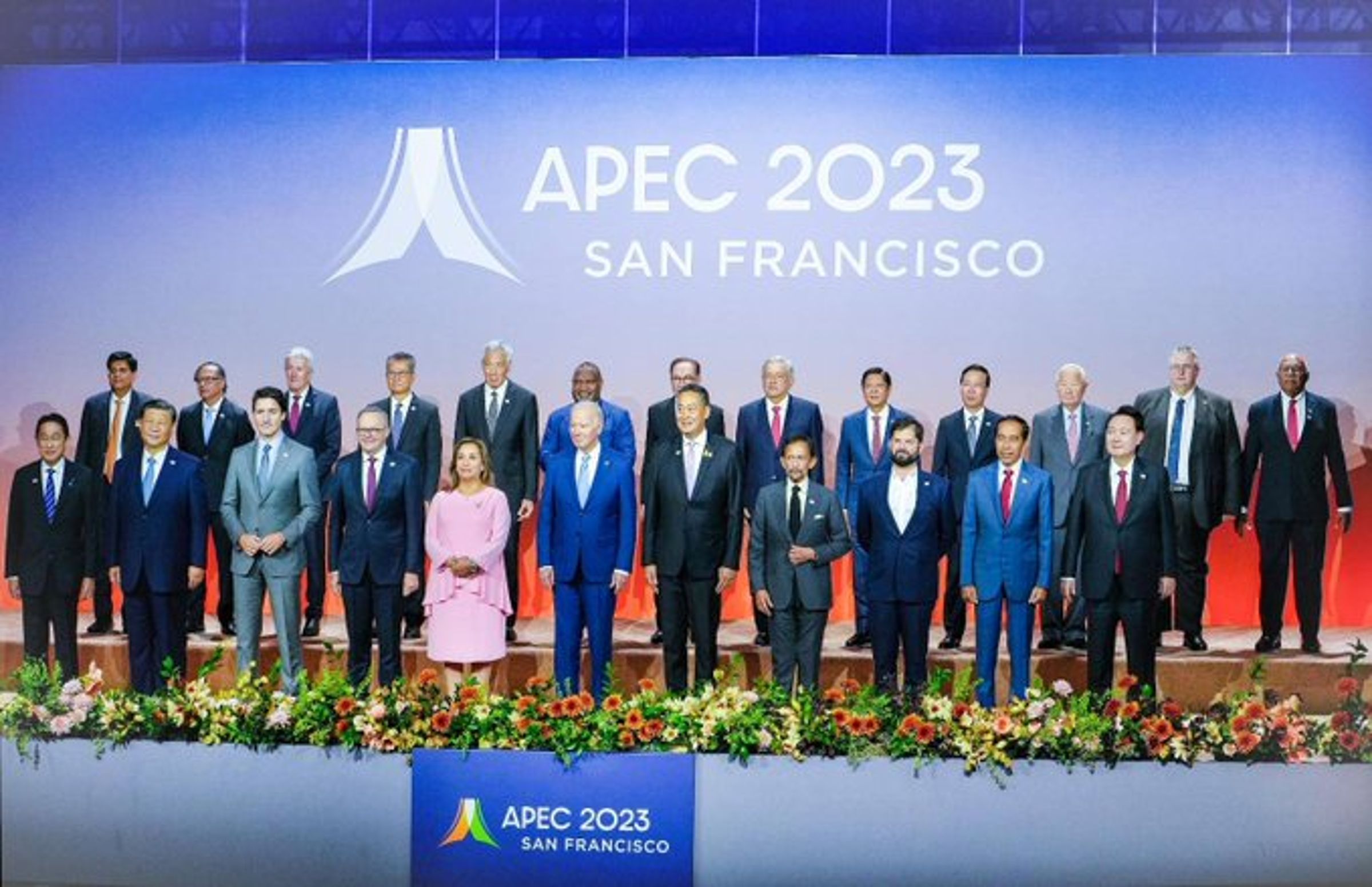 APEC領袖大合照。（翻自X平台）