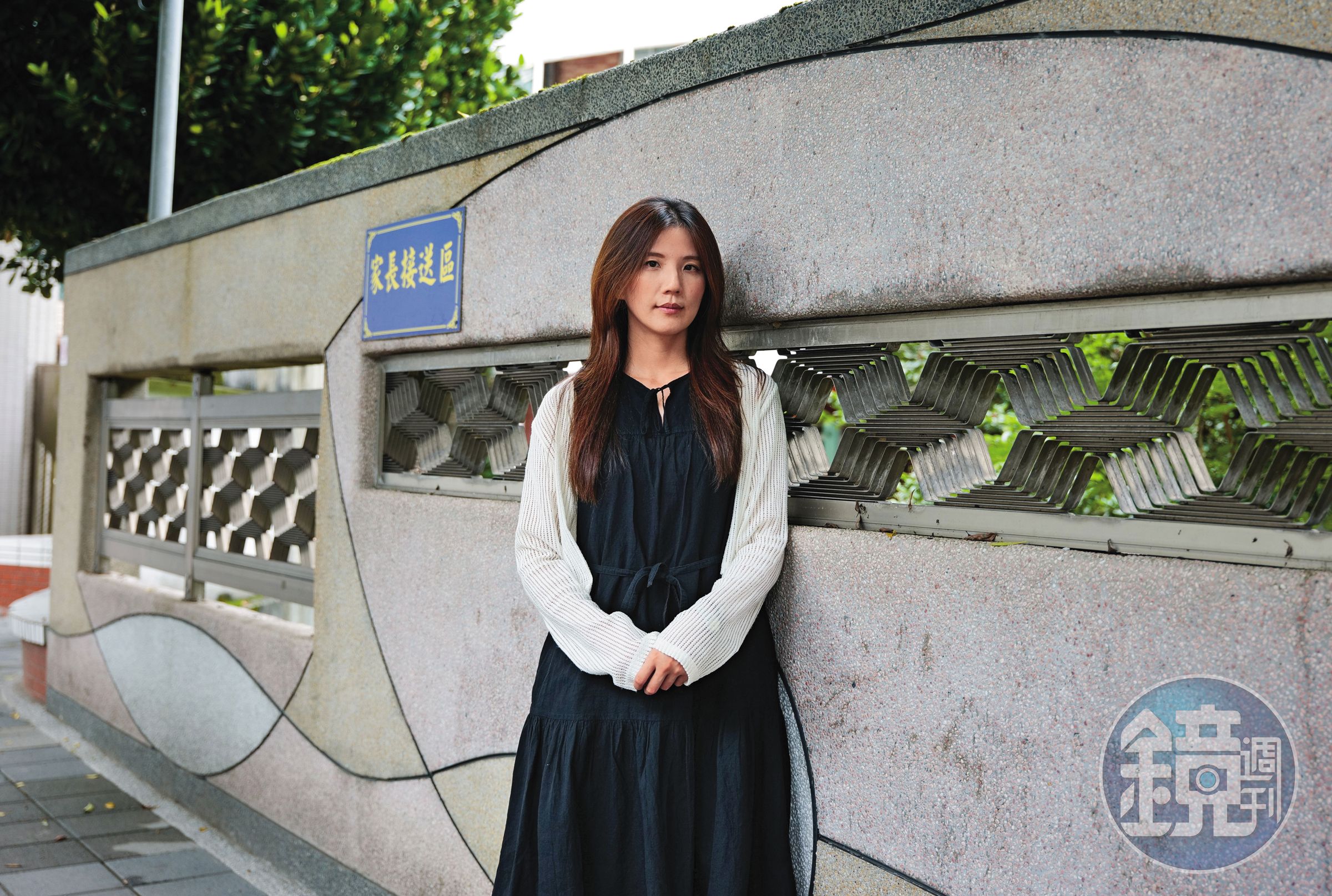教育自由工作者梁芳瑜說:「體制應該讓老師願意繼續努力維持好的意念,而不是使老師消極。」