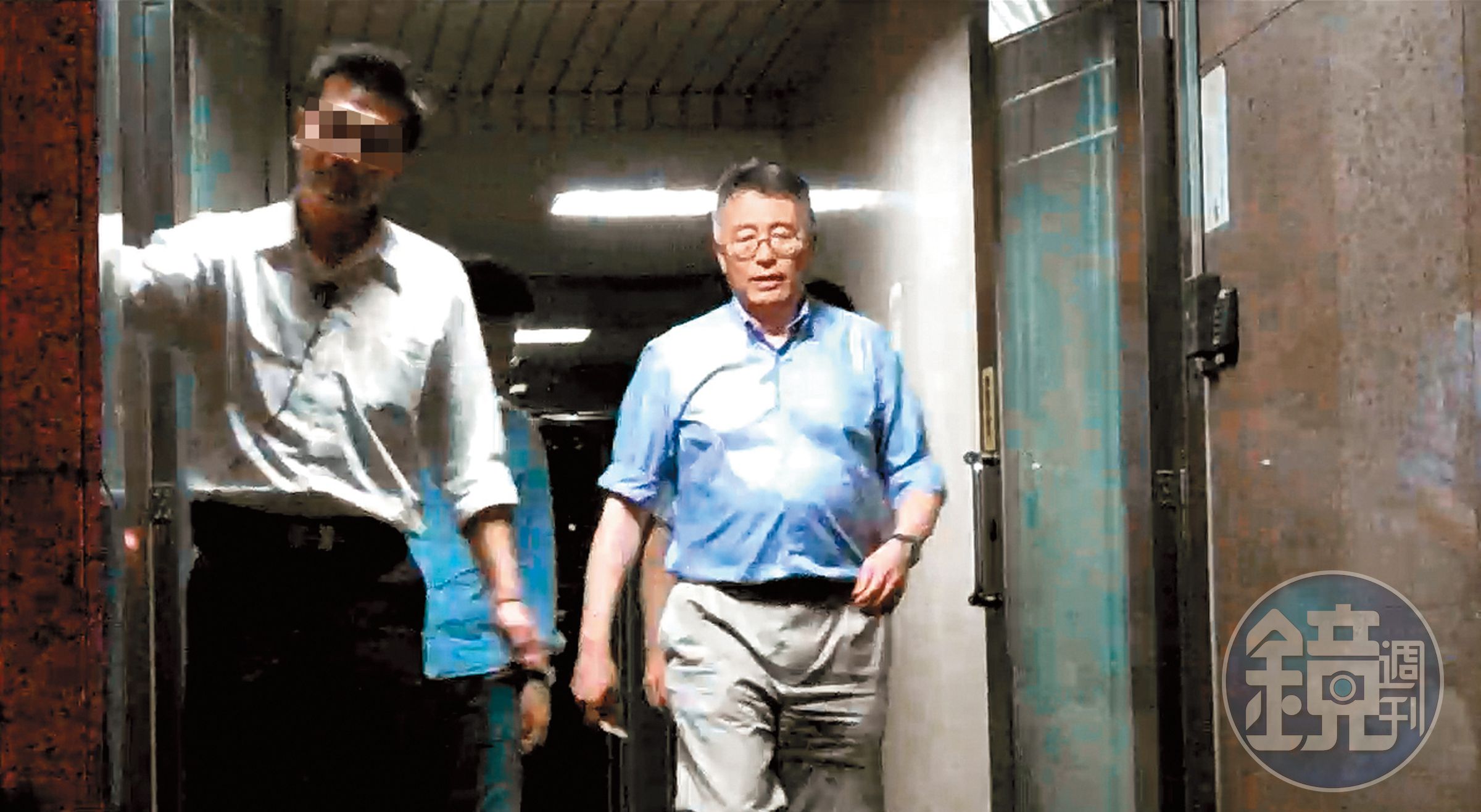 9月25日，日月光財務長董宏思（右）現身當晚，吳乃仁也一如往常，在酒吧報到。