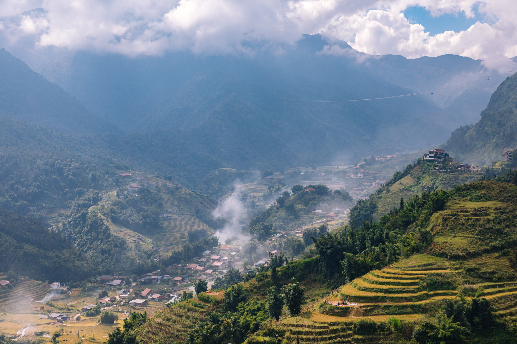 園區位於坡地制高點，一旁就是山中梯田美景。