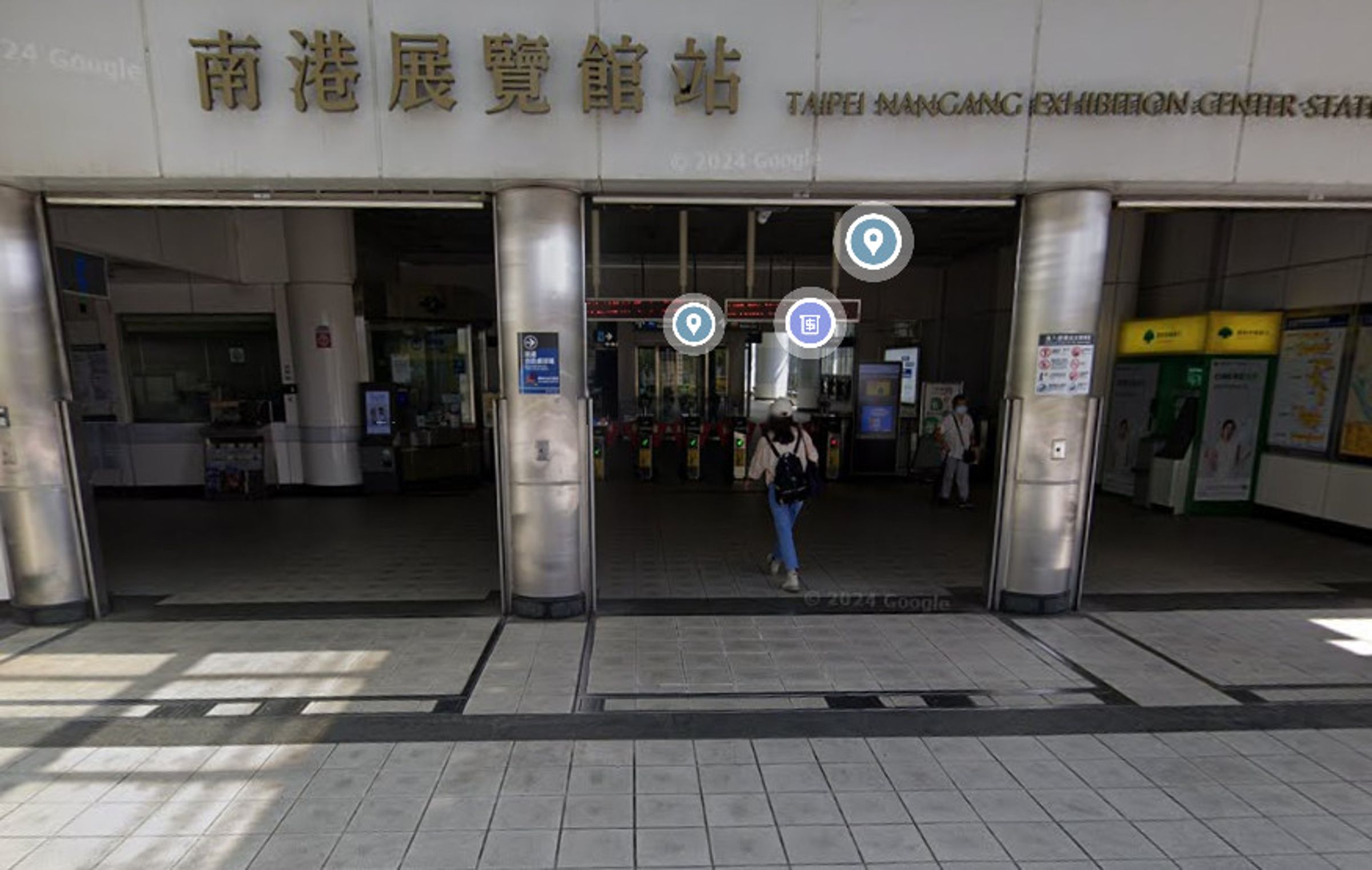 網友反應行經南港展覽館站周邊時,手機會自動跳轉到日本時區。(翻攝Google Maps)
