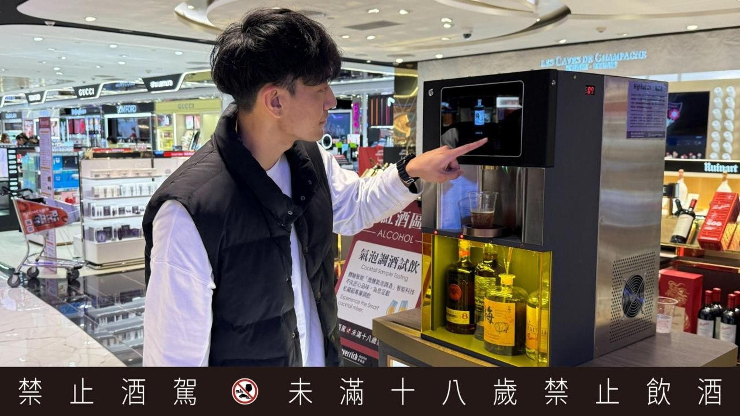 Highball體驗專區提供昇恆昌限定款－噶瑪蘭海洋單一麥芽威士忌，以及合力酒廠琴酒、茶酒等台灣在地酒款。（昇恆昌提供）