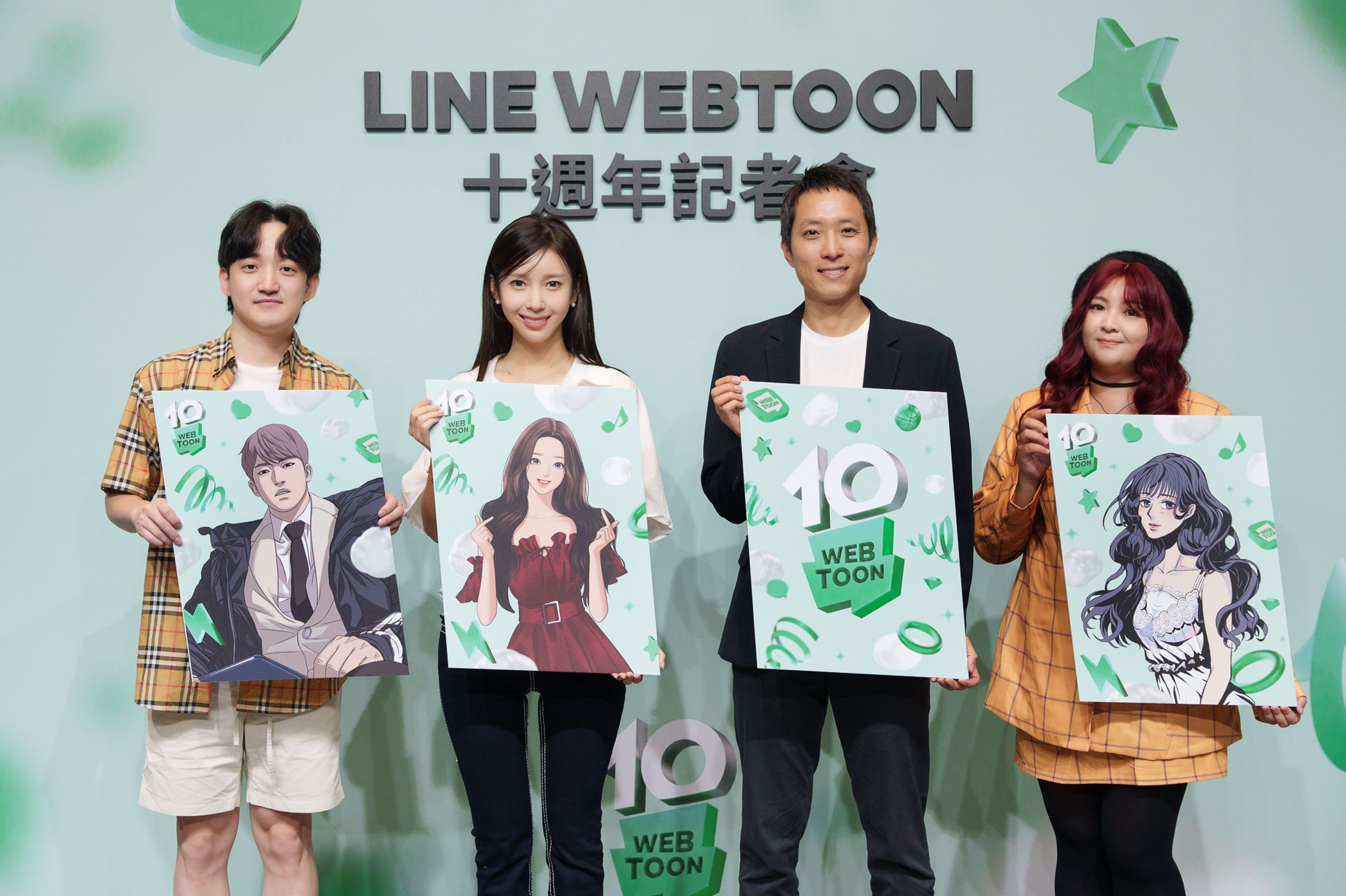 韓國網漫作家田善旭（左起）、Yaongyi、LINE　WEBTOON台灣事業部總經理崔準榮、台灣漫畫作家M蜥。（LINE WEBTOON提供）
