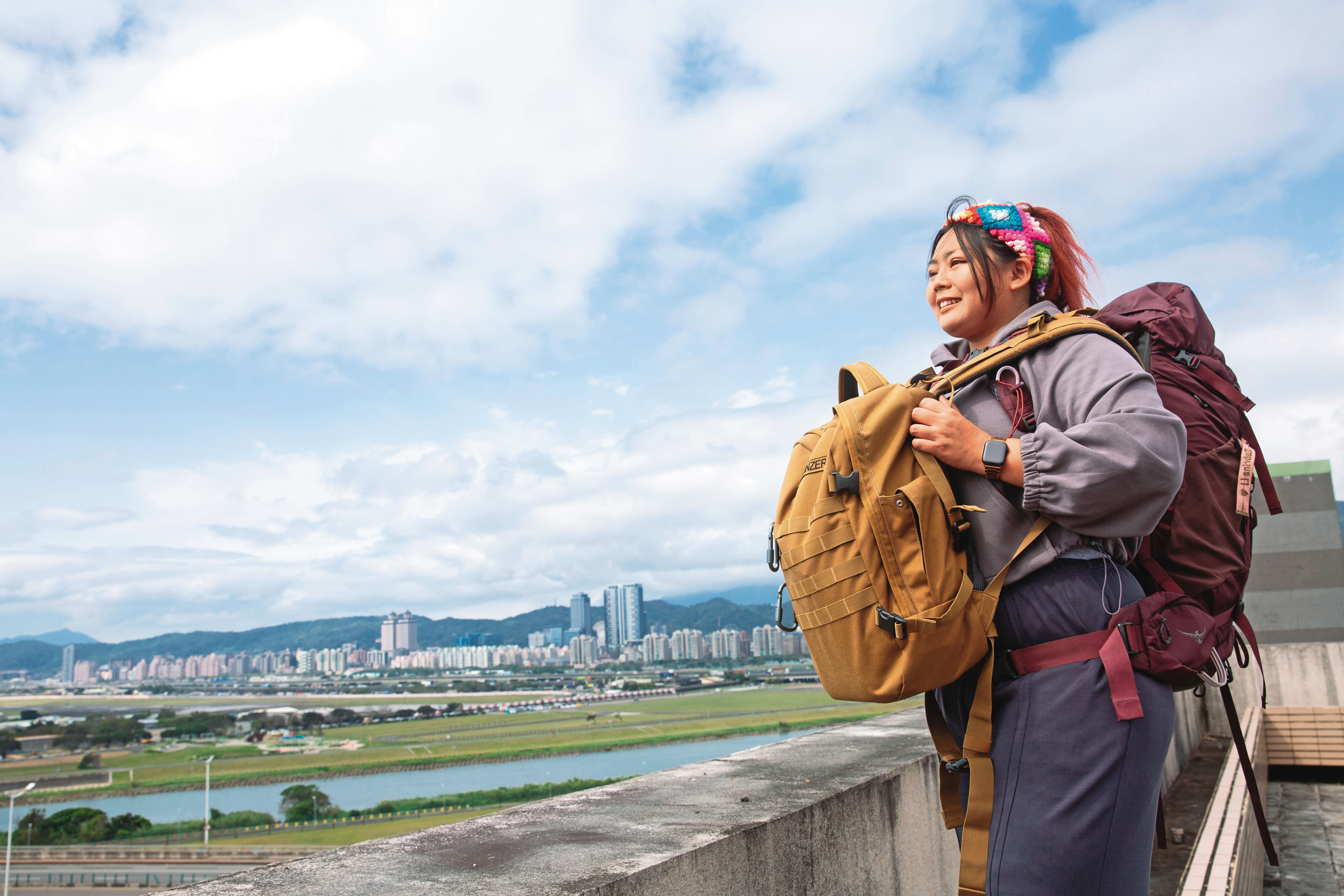 當發現1個人環遊世界的機票費用只要5萬元時，臉書「七木的生活」版主李婷萱馬上與先生帶著2個小孩出發。