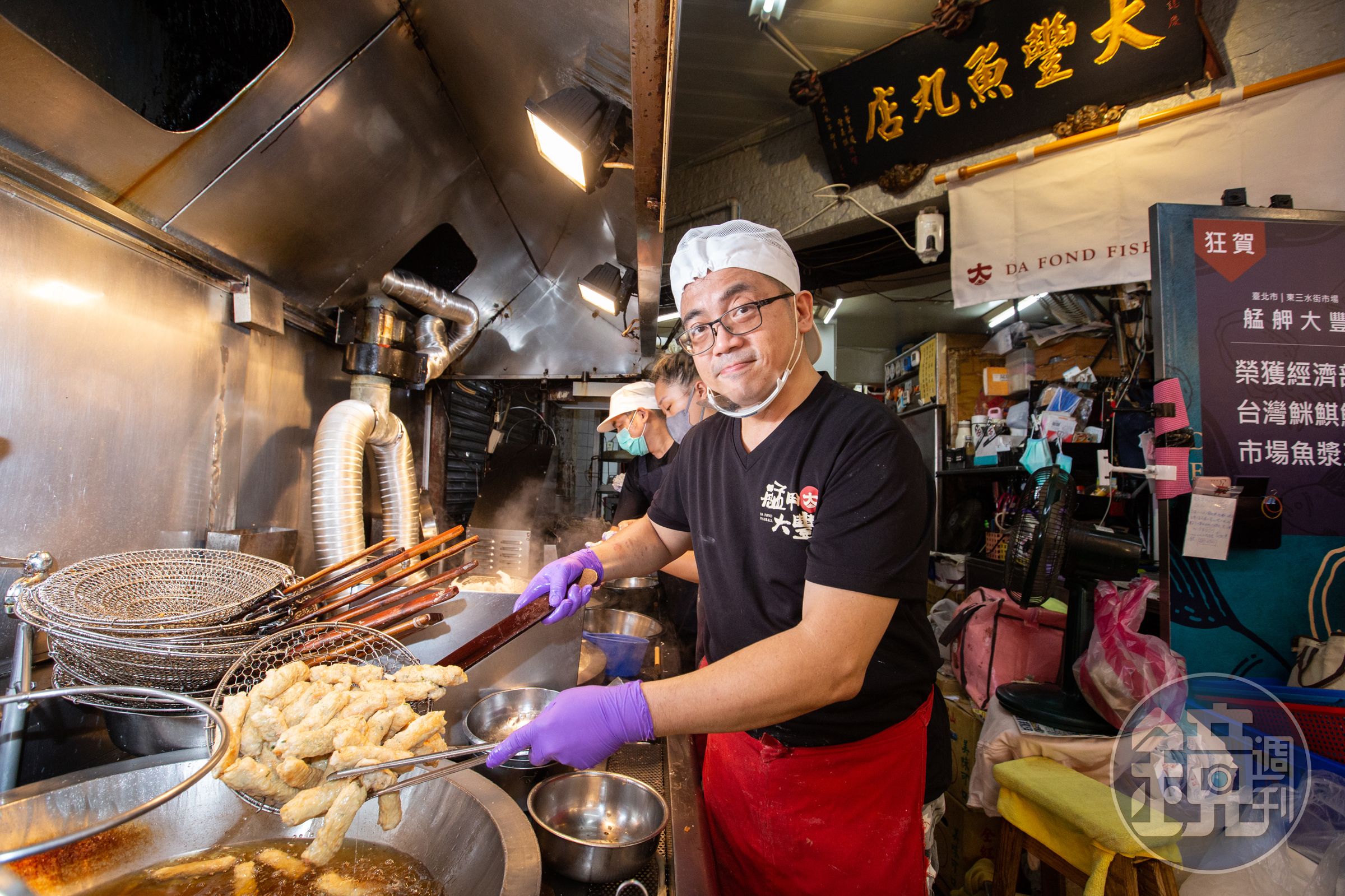 鄭靖騰接班家業，升級老店，讓66年魚丸老店多了年輕客群。