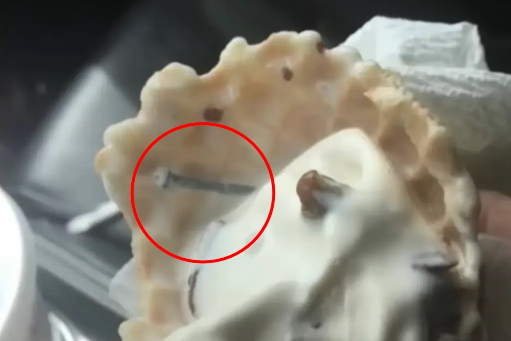 巴克利購買的冰淇淋中竟夾雜多枚金屬鐵釘與碎片。（翻攝畫面）