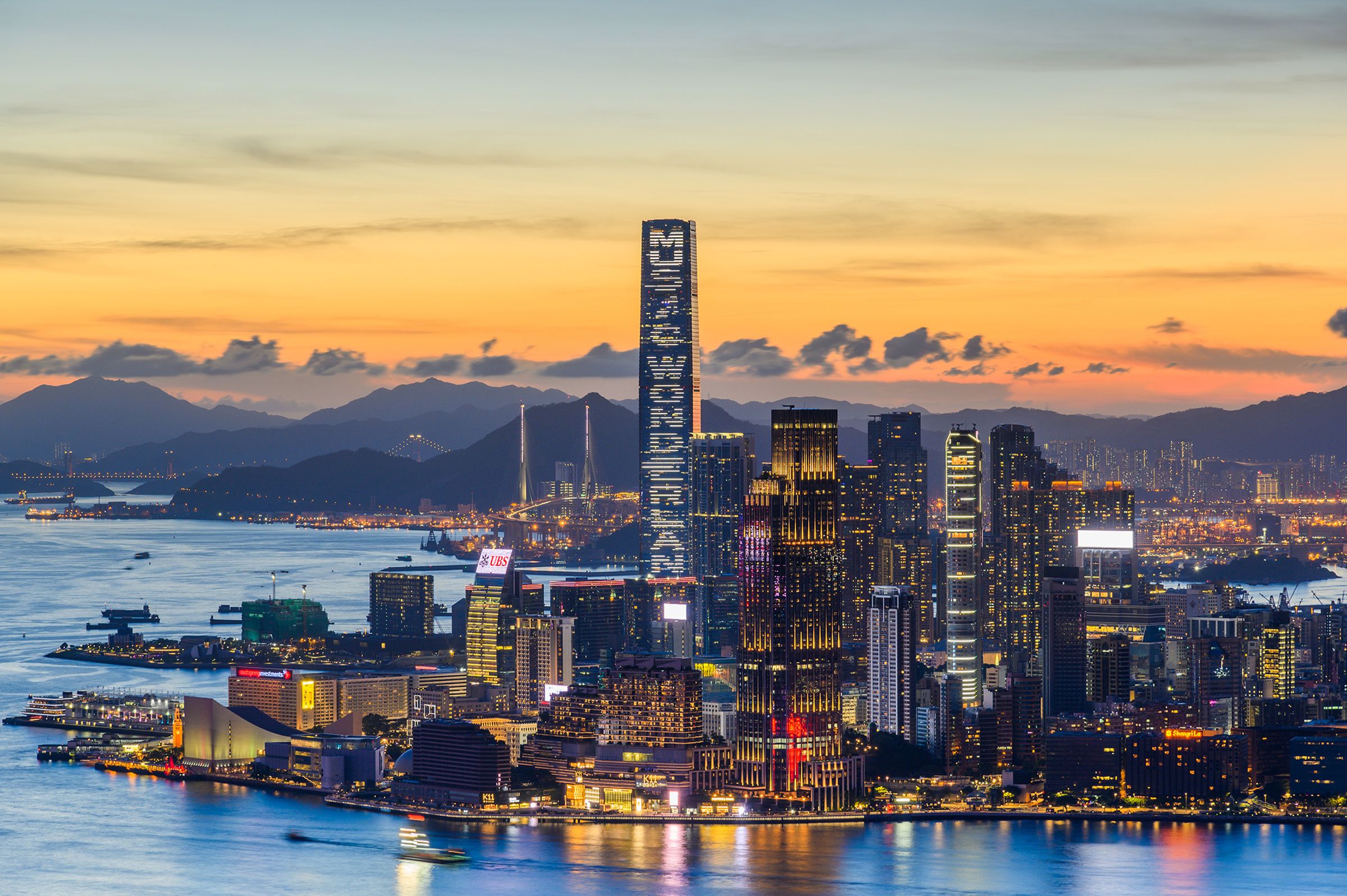 天際100是香港最高的觀景台之一,能以360欣賞港島、九龍、維多利亞港與最遠至新界的景色。(©天際100香港觀景台提供)