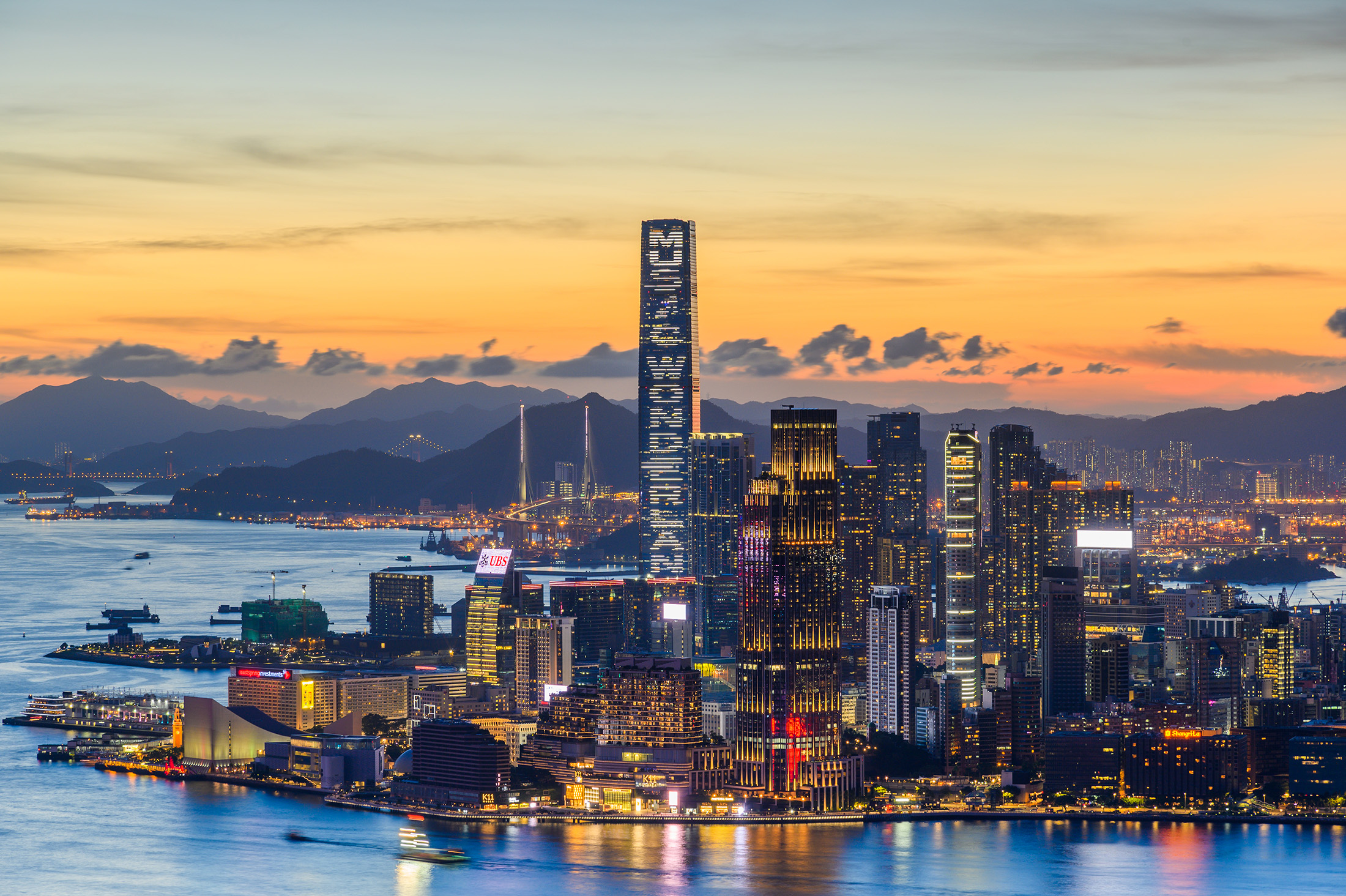 天際100是香港最高的觀景台之一，能以360欣賞港島、九龍、維多利亞港與最遠至新界的景色。（©天際100香港觀景台提供）