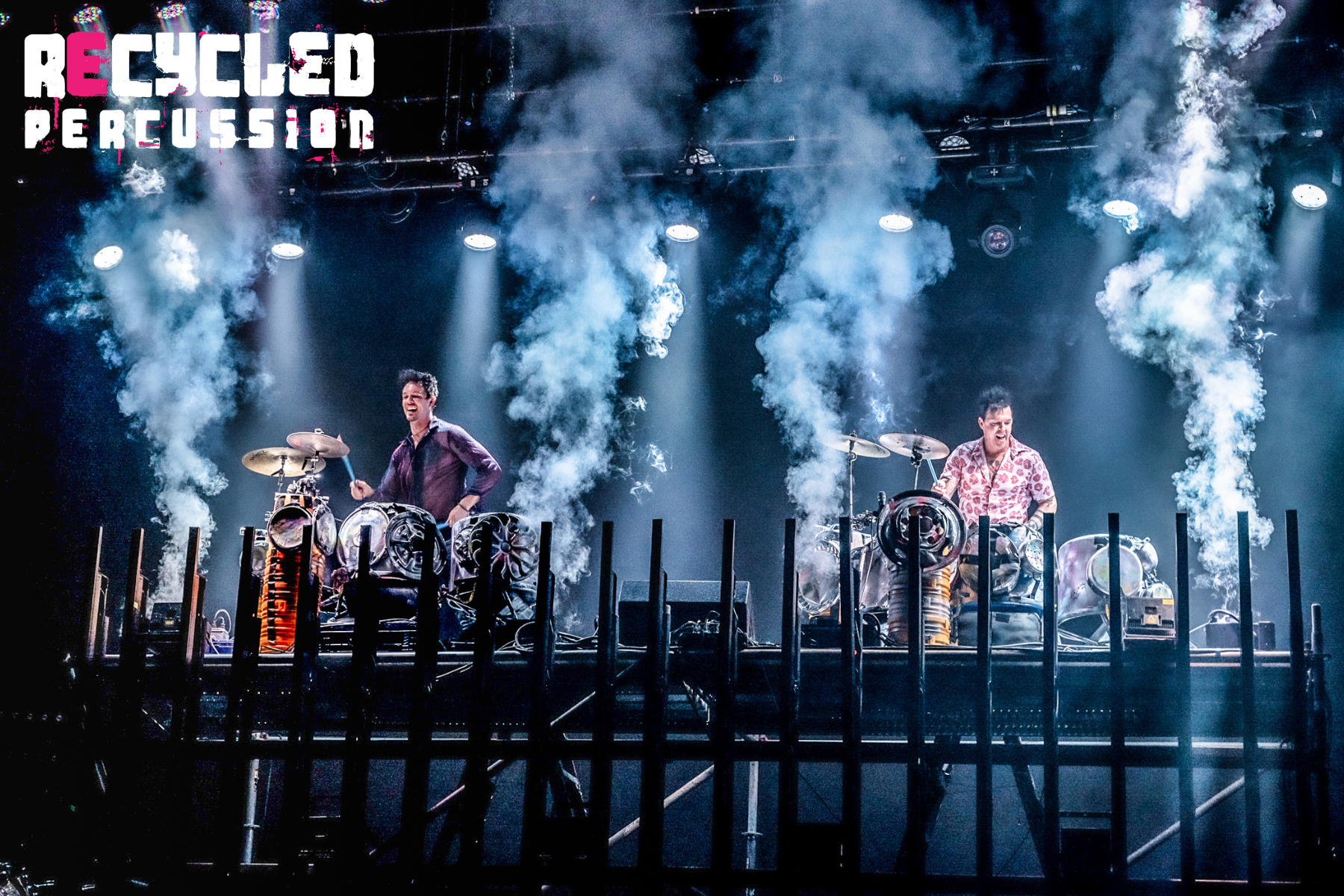 Recycled Percussion以水桶與回收物打造高能量「Junk Rock」節奏演出。（寬宏提供）