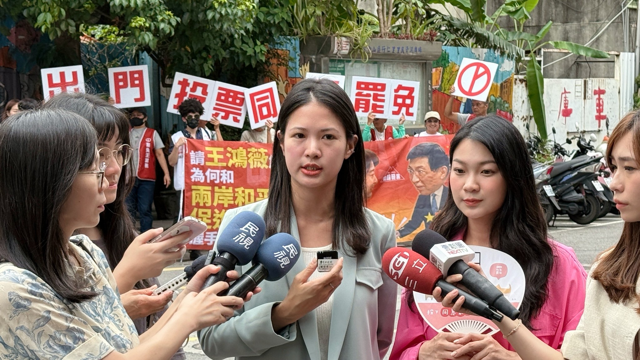 林亮君近日收到恐嚇訊息稱握有她年輕時的裸照。（翻攝自林亮君臉書）