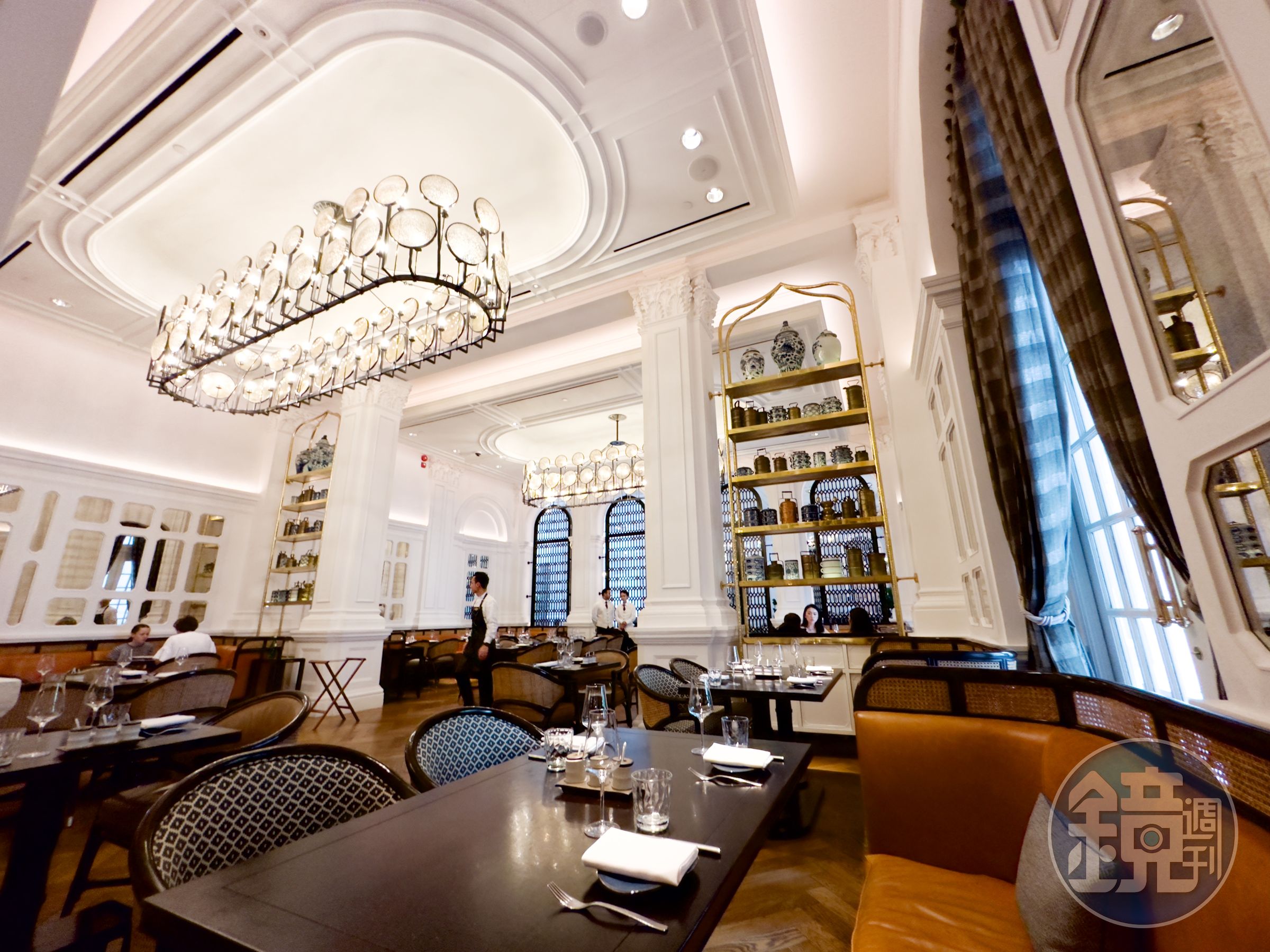 印度餐廳「Tiffin Room」，以早期妻子為先生準備的傳統印度鐵飯壺便當「Tiffin Box」為靈感命名。
