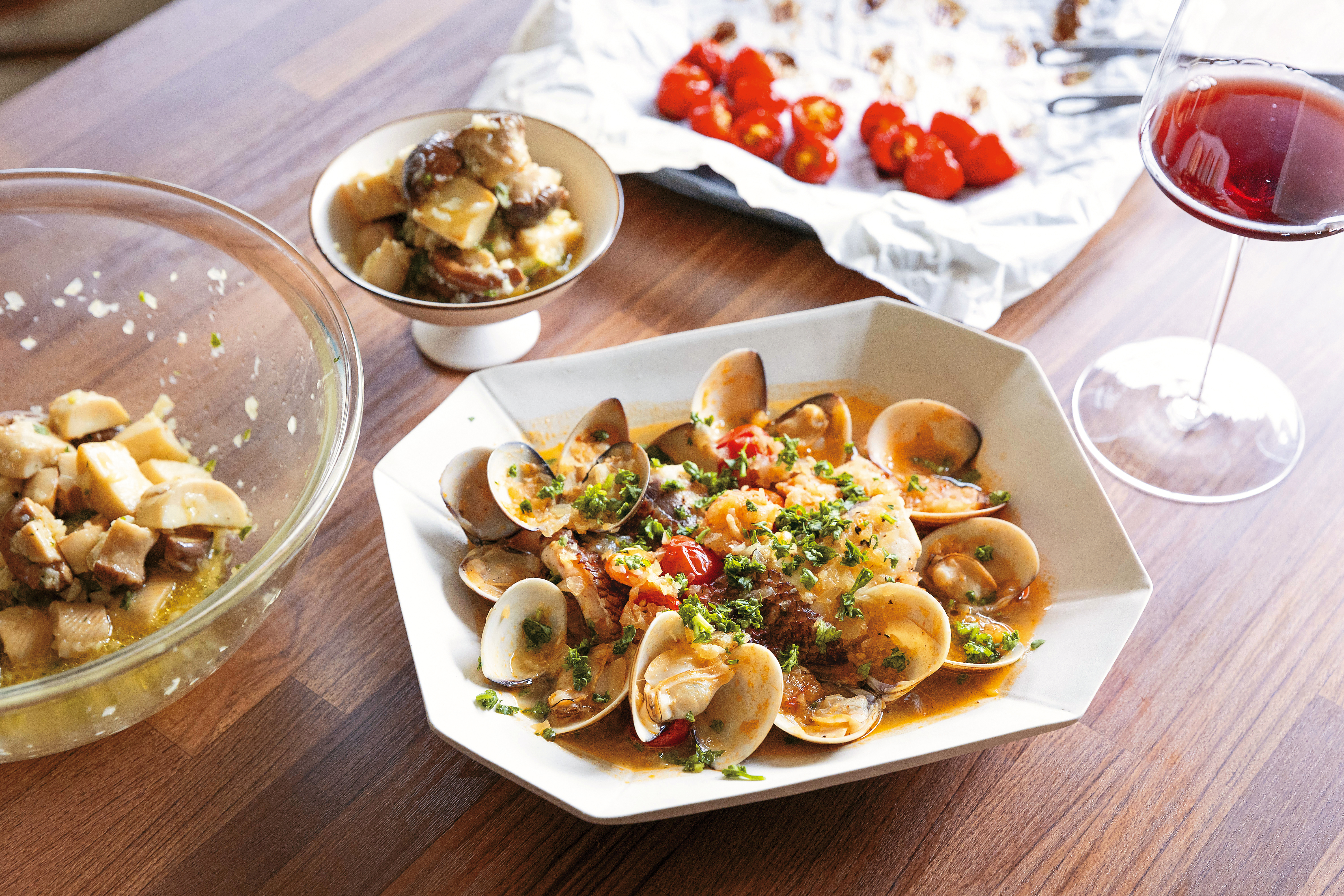 「地中海風水煮海鮮」嘗得到鮮甜的魚鮮，湯汁也十分清爽甘美。