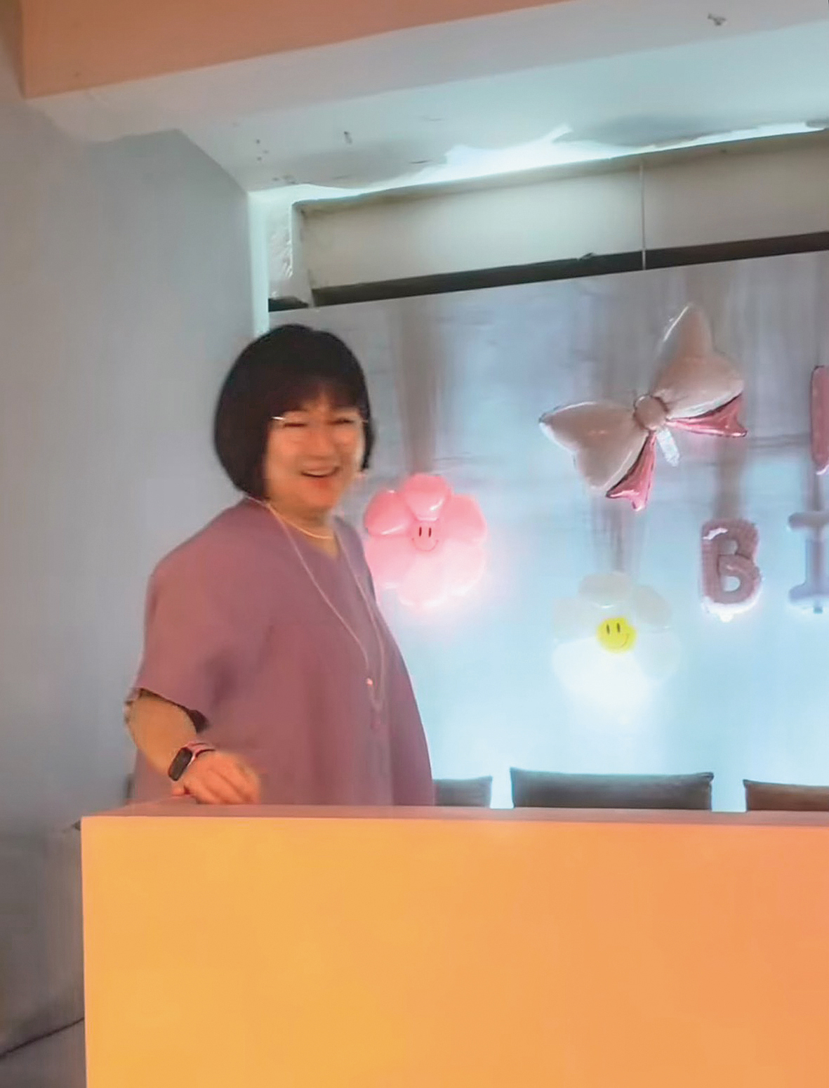 相當重視儀式感的Selina,臉上洋溢著幸福笑容。(翻攝自IG)