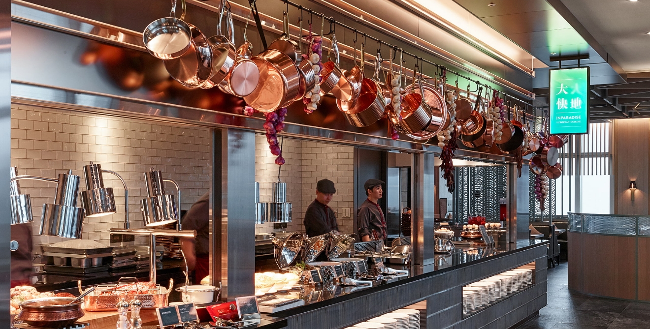 饗饗信義店食物中毒案目前通報人數已增至32人，台北市衛生局駁回業者復業申請。（翻攝自饗饗官網）