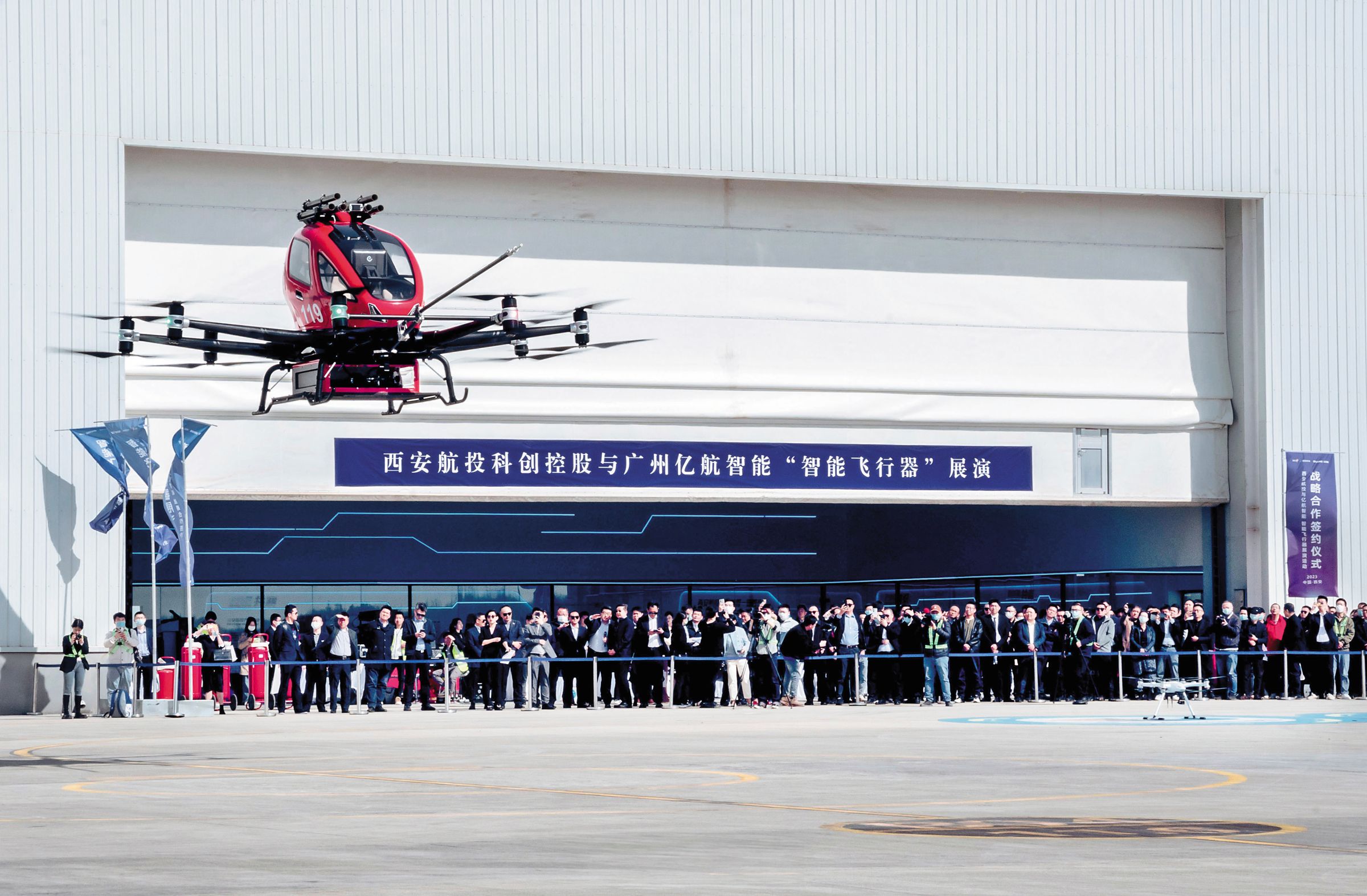 中國空中計程車業者億航智能已獲得適航認證，並以每架239萬元人民幣開賣自家產品。（翻攝微博）