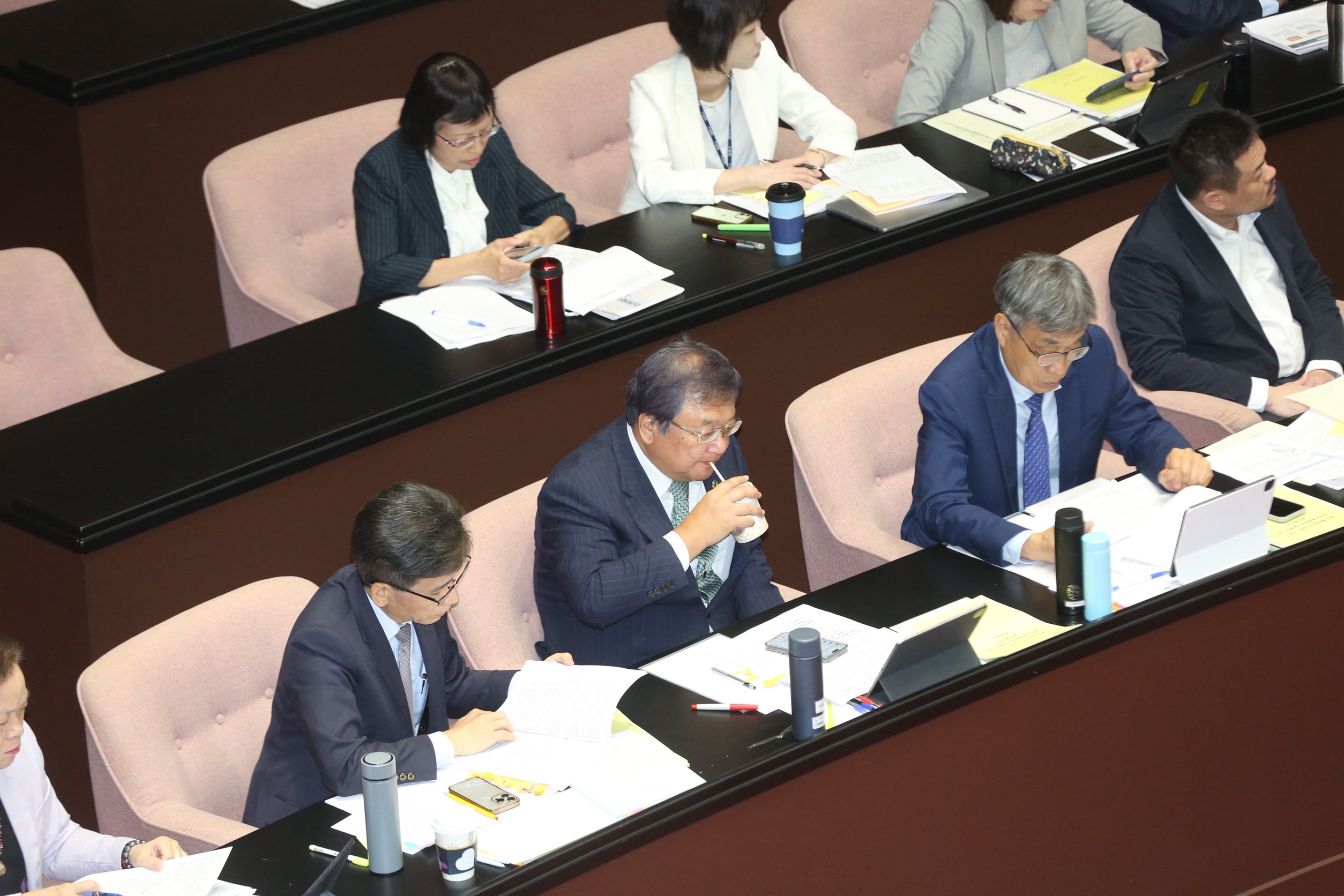 先前傳出邱泰源不願請辭衛福部長，不過根據最新消息指出，內閣人事異動將由石崇良接任衛福部長一職。（鏡報董孟航）