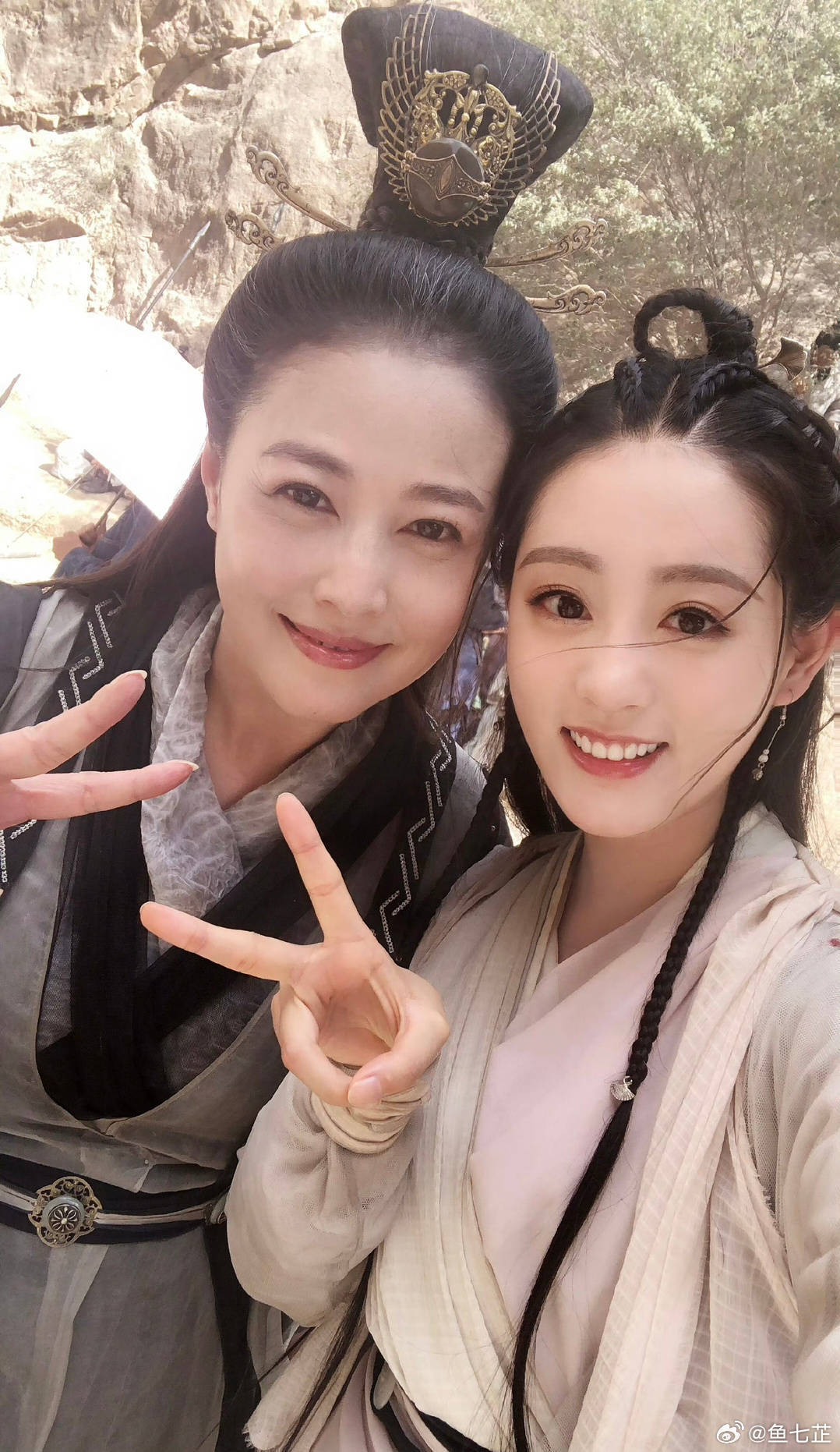  2019年版《倚天屠龍記》的周芷若扮演者祝緒丹，不僅與周海媚演了同個角色，該劇還扮演師徒，感情尤佳。（翻攝自祝緒丹微博）