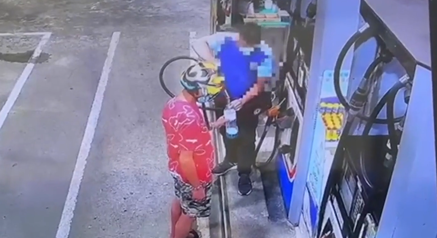 郭男購買汽油後前往宜蘭成功派出所縱火，落網後供稱是因為違停遭開單心生不滿而犯案。（翻攝畫面）