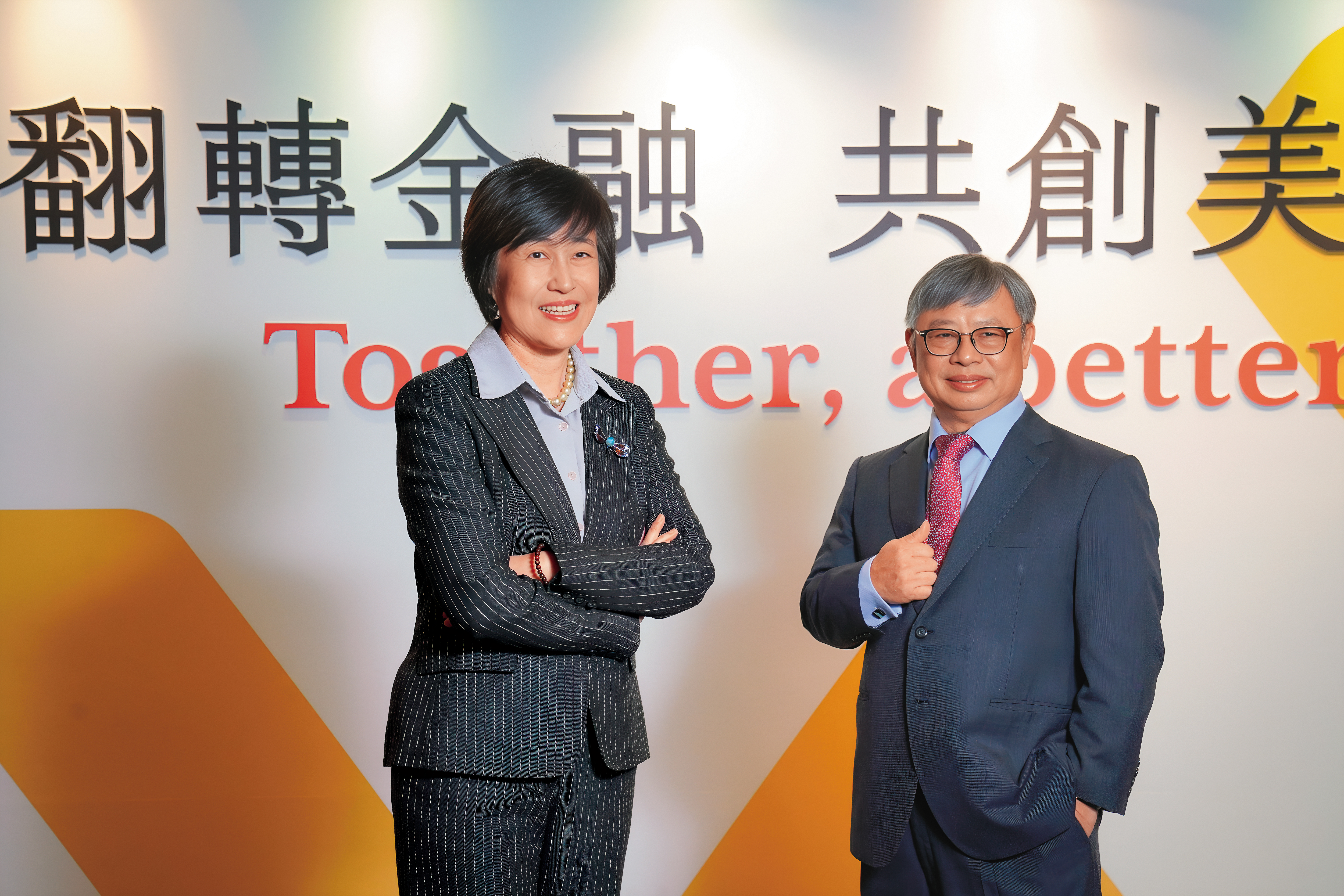 永豐金去年排名百強企業第44名,董事長陳思寬(左)、總經理朱士廷(右)接受本刊專訪,表示將擴大布局海外市場。