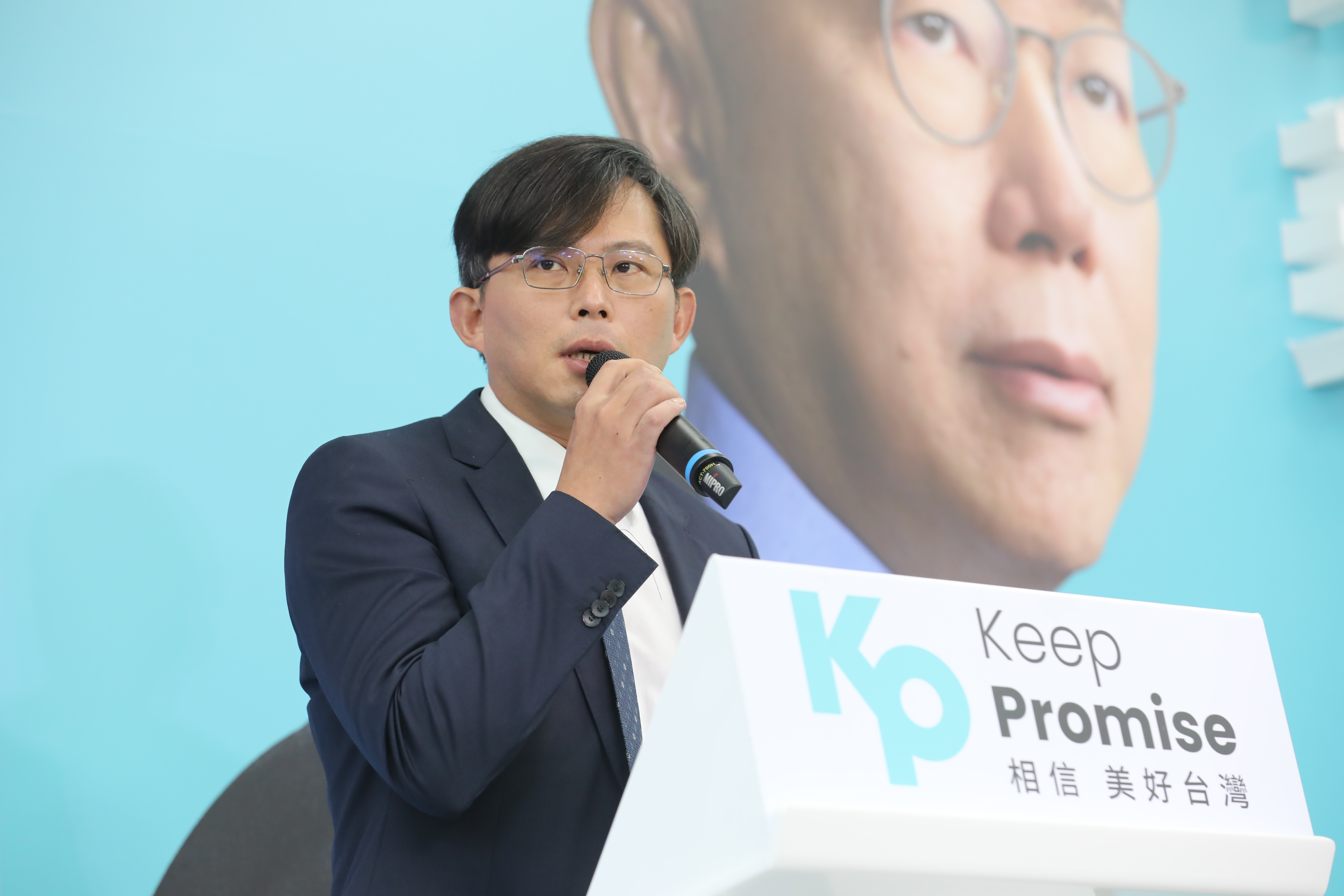 黃國昌怒轟謊稱郭台銘支持侯趙配是選舉奧步，要求藍營出面說明。（本刊資料照）