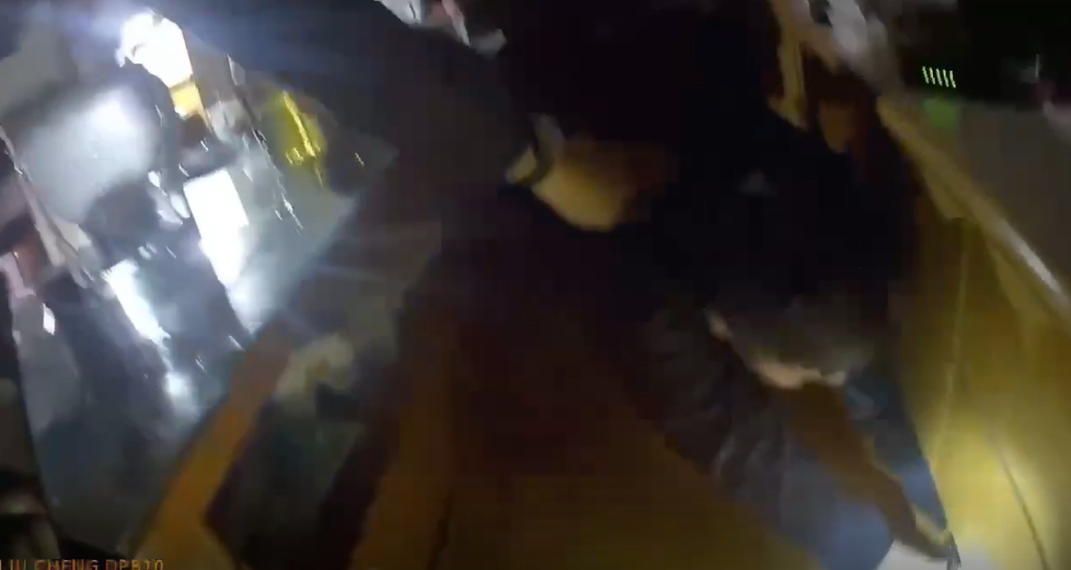 天母美式餐廳爆砍人，警方現場逮人。（警方提供）