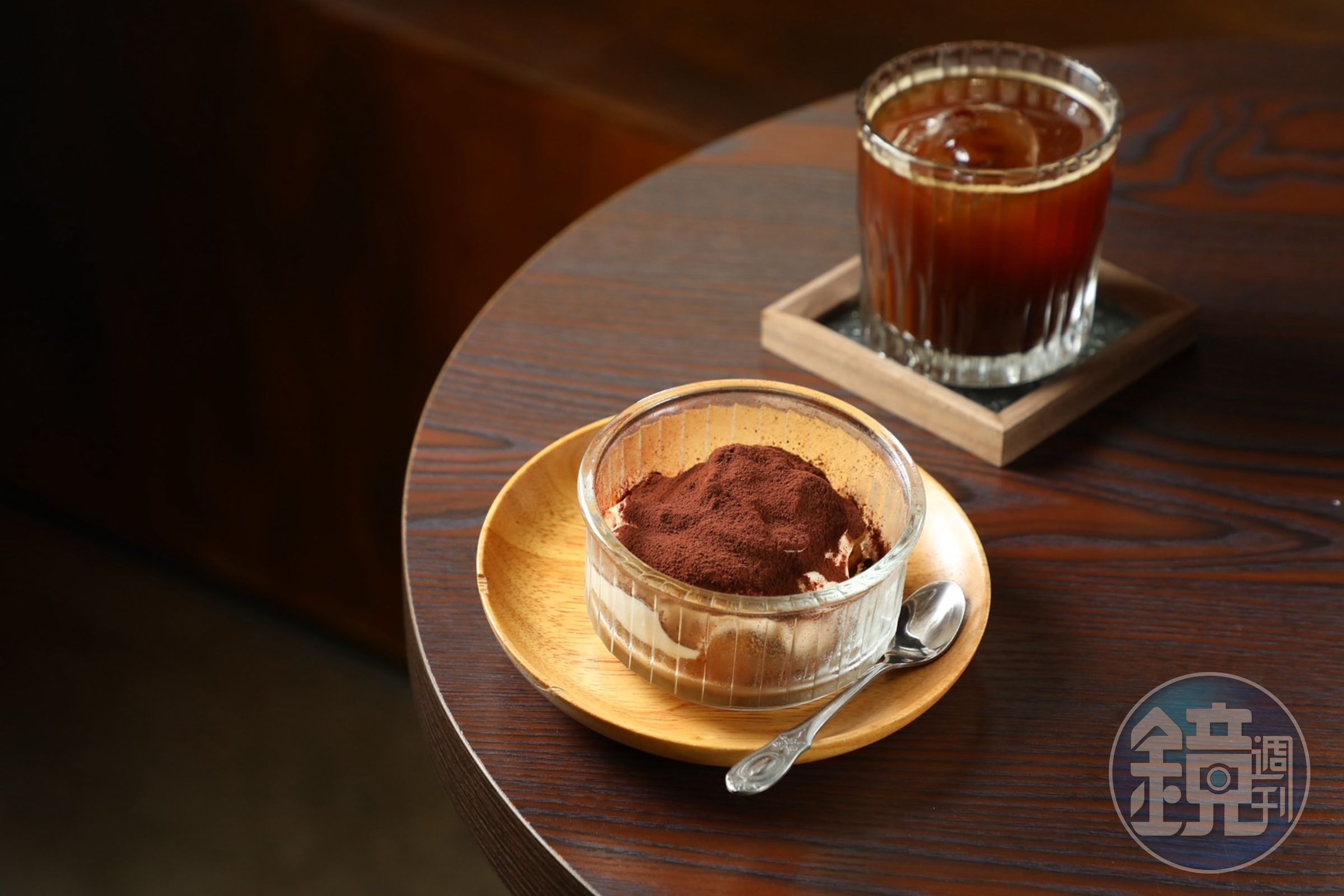阿岑特製的「提拉米蘇」將煮過的威士忌加入「coffee underwater」配方豆的濃縮萃取液，討喜的苦韻還帶有豐富層次。 （160元／份）