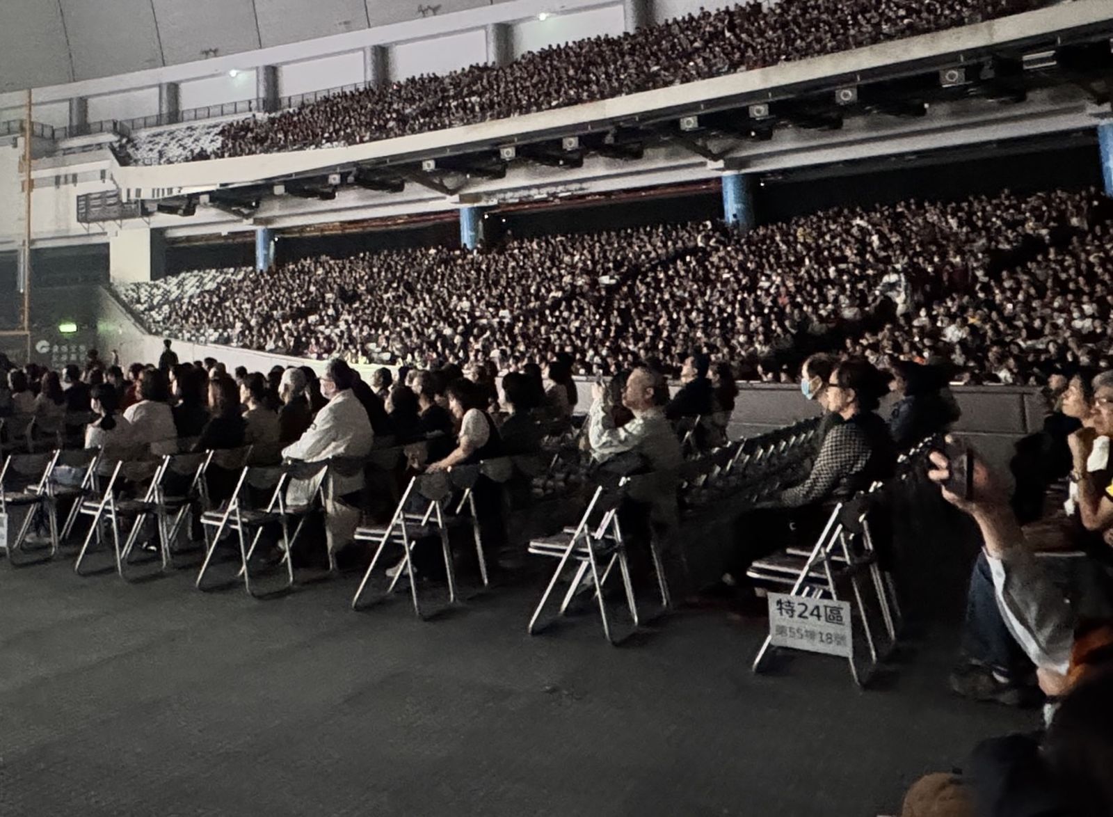 台北大巨蛋首創巨幅銀幕百面電視牆　同步向銀髮族強力放送反詐騙宣導