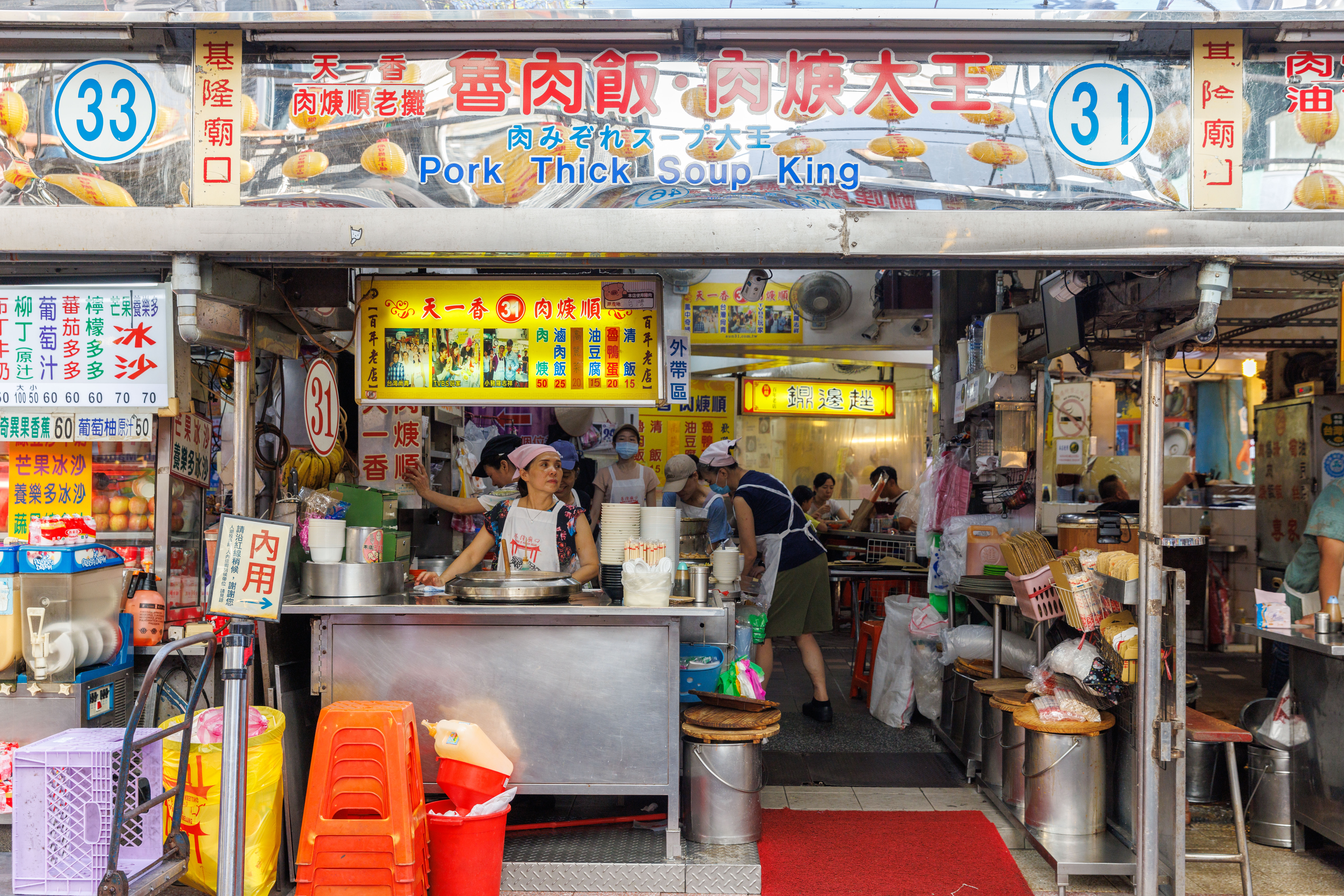 「天一香」也是百年老店，只賣滷肉飯和肉焿這兩樣主力產品。