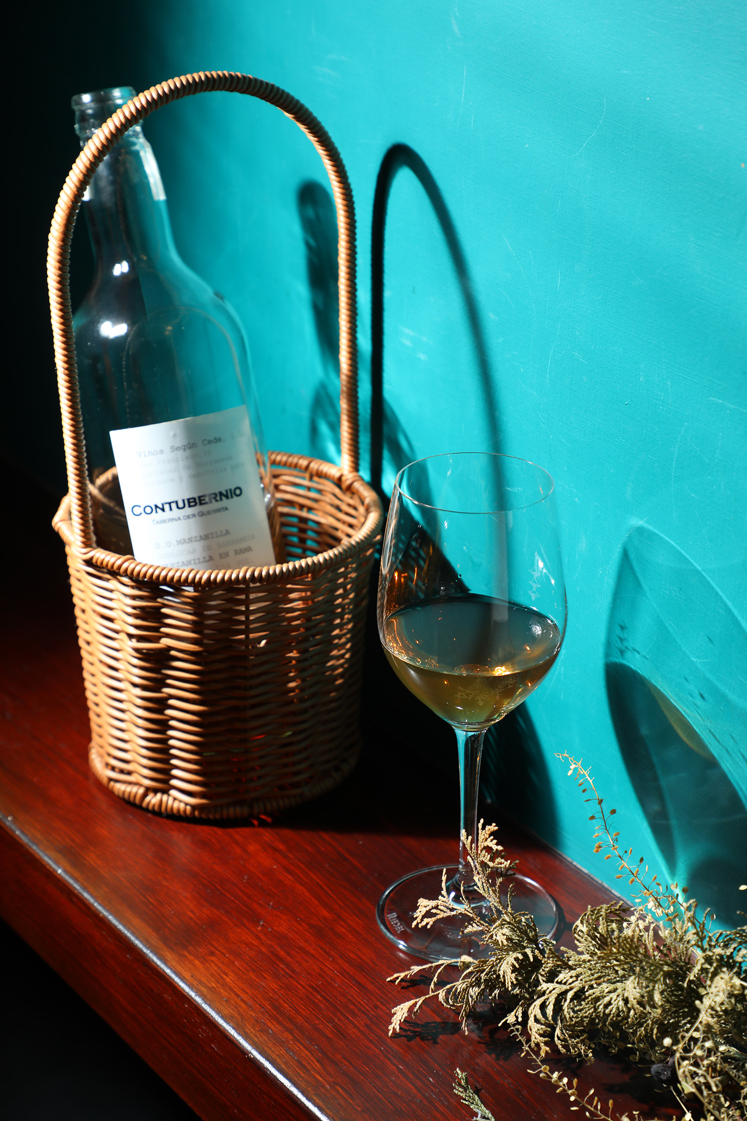 雪莉推薦的雪莉酒「Manzanilla Fina De Despacho」是乾型、帶酸鹹感的雪莉酒,搭海鮮、蔥薑蒜料理更是一絕。(350元/杯)