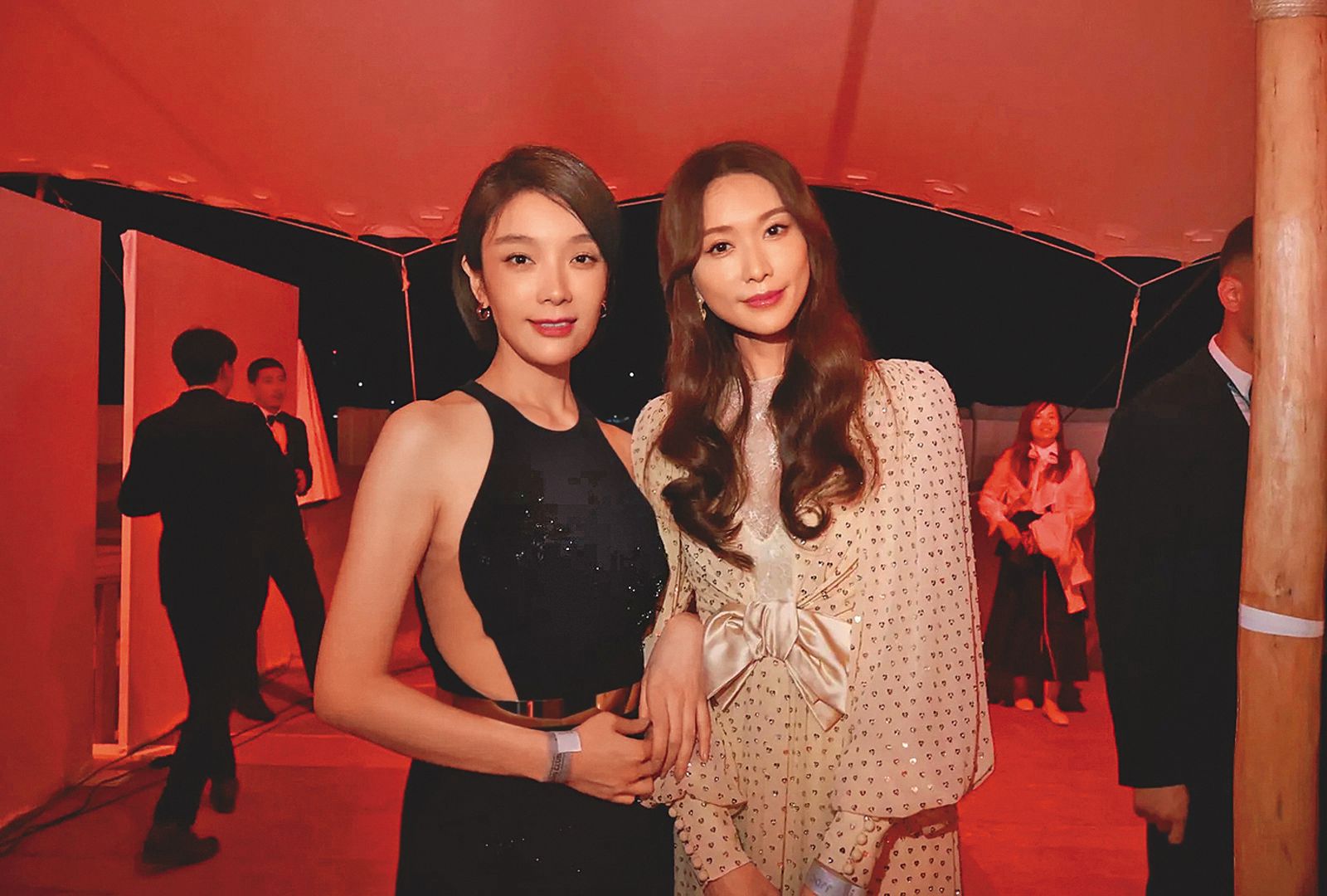 蔡淑臻（左）近期因電影《左撇子女孩》前進坎城，在台灣之夜遇到林志玲（右），一代名模難得同框