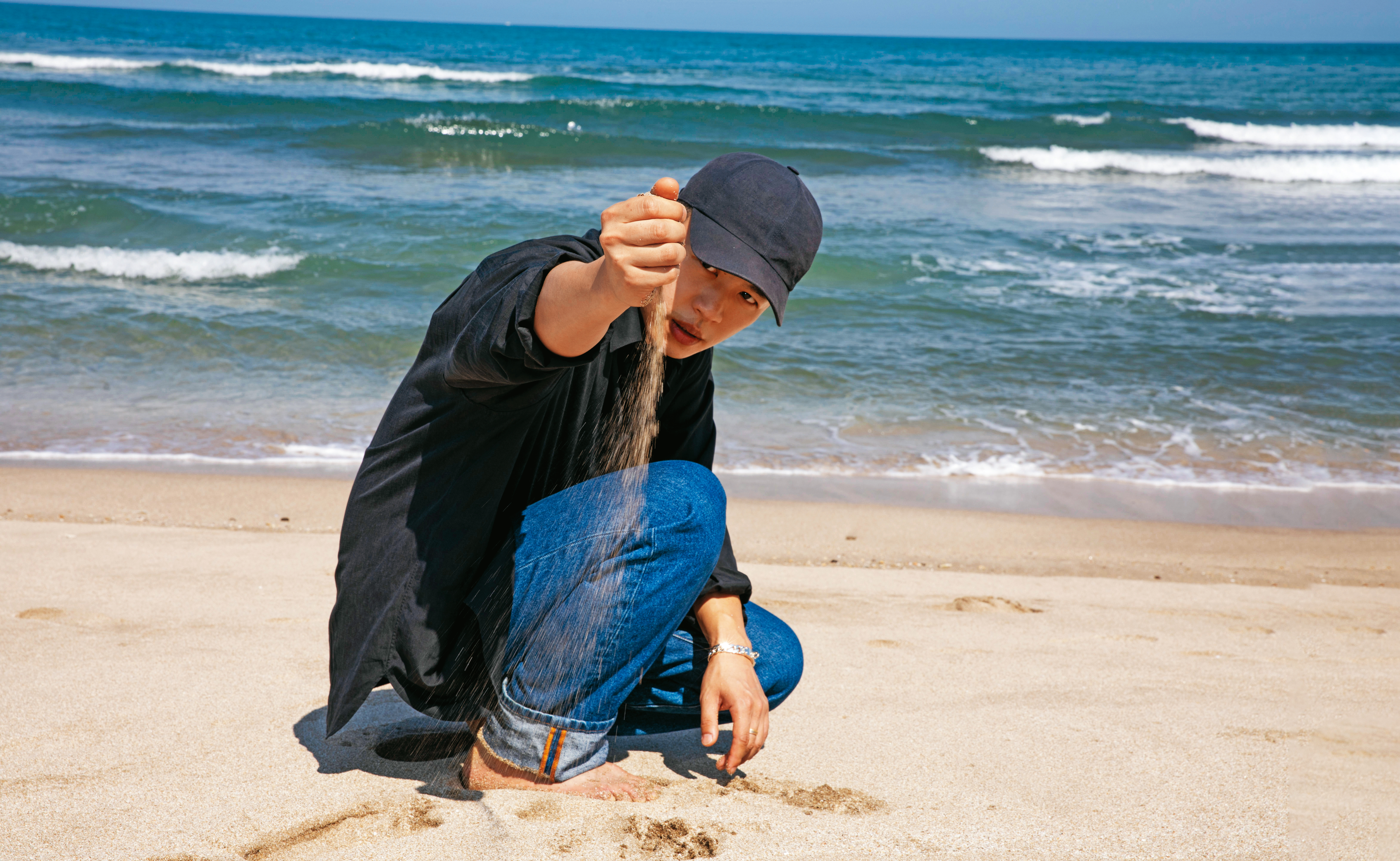 李鴻其在海邊鄉鎮長大，海的意象也從頭到尾貫穿他首部劇情長片。