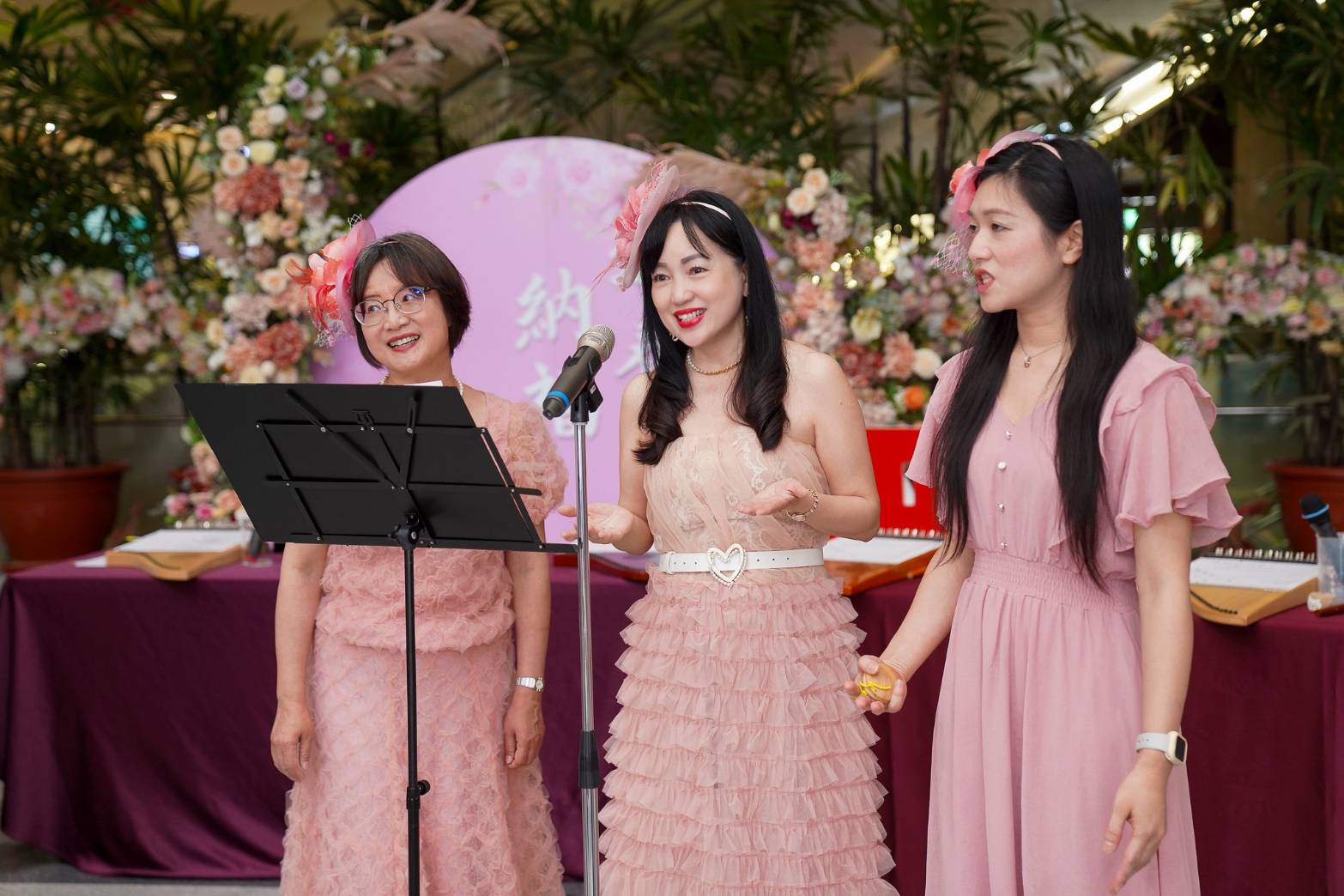 旺宏愛樂社同仁至中醫大新竹附醫獻唱，溫暖病患與家屬。（中國醫藥大學新竹附設醫院提供）