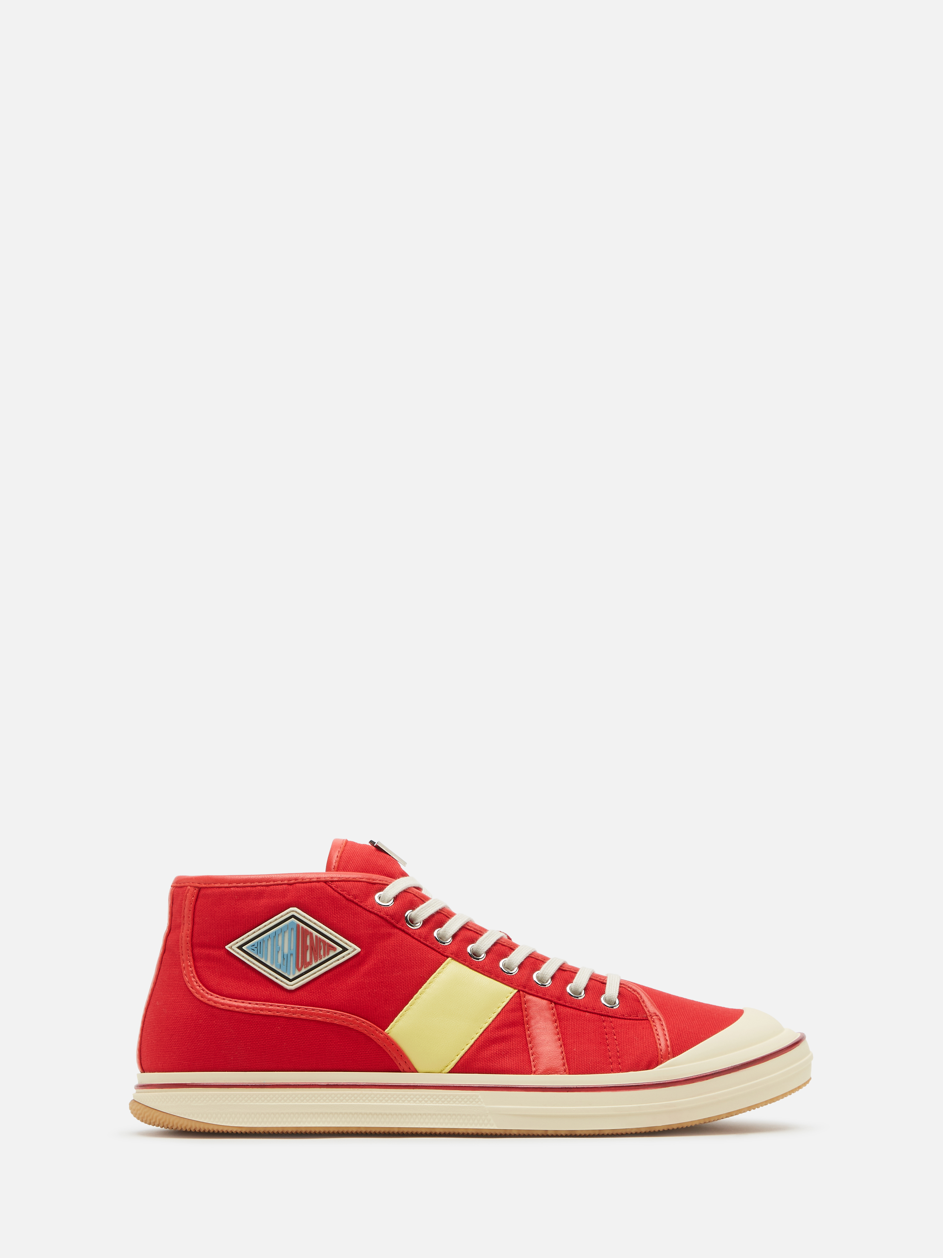 ELIOT休閒鞋。NT$31,500(BOTTEGA VENETA提供)