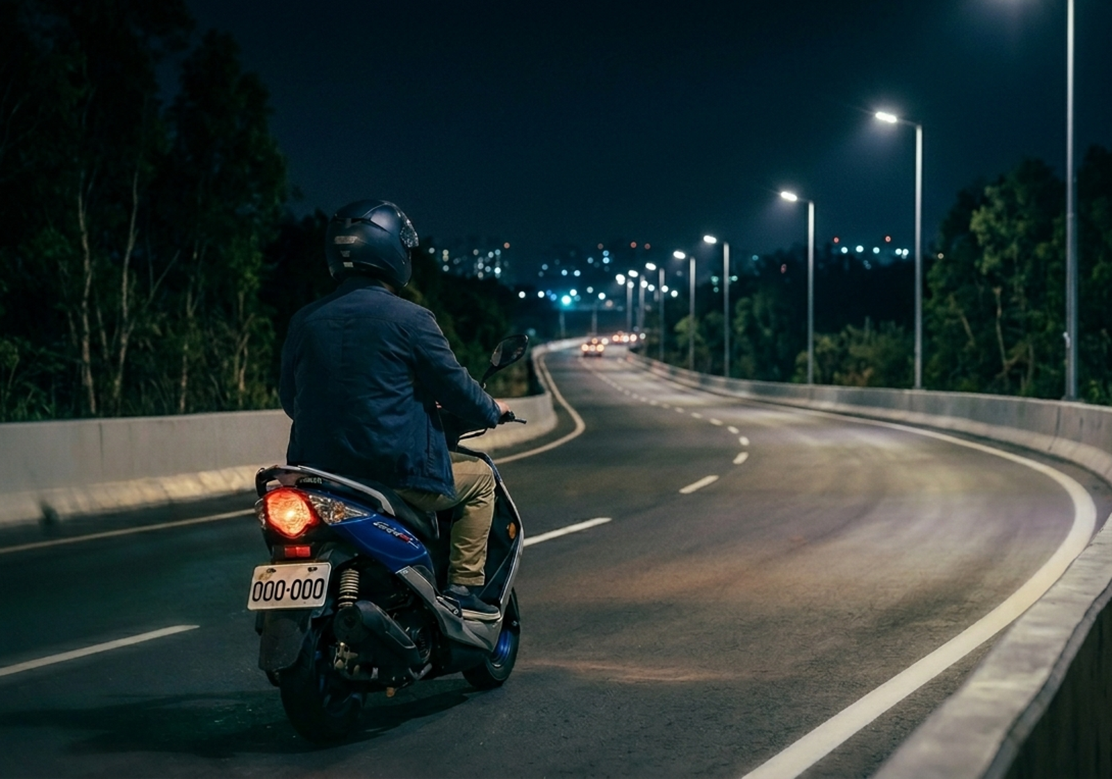 右轉引道未打方向燈!騎士挨罰1200元這理由逆轉成功 法官妙喻:難道開北宜也要閃不停?