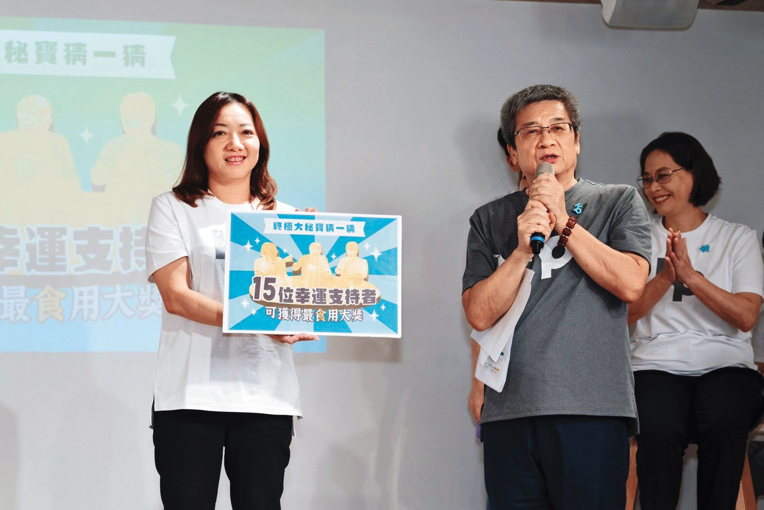 李文宗（前右）是柯文哲的得力助手，去年柯原本要安排他當黨營事業的最高顧問。