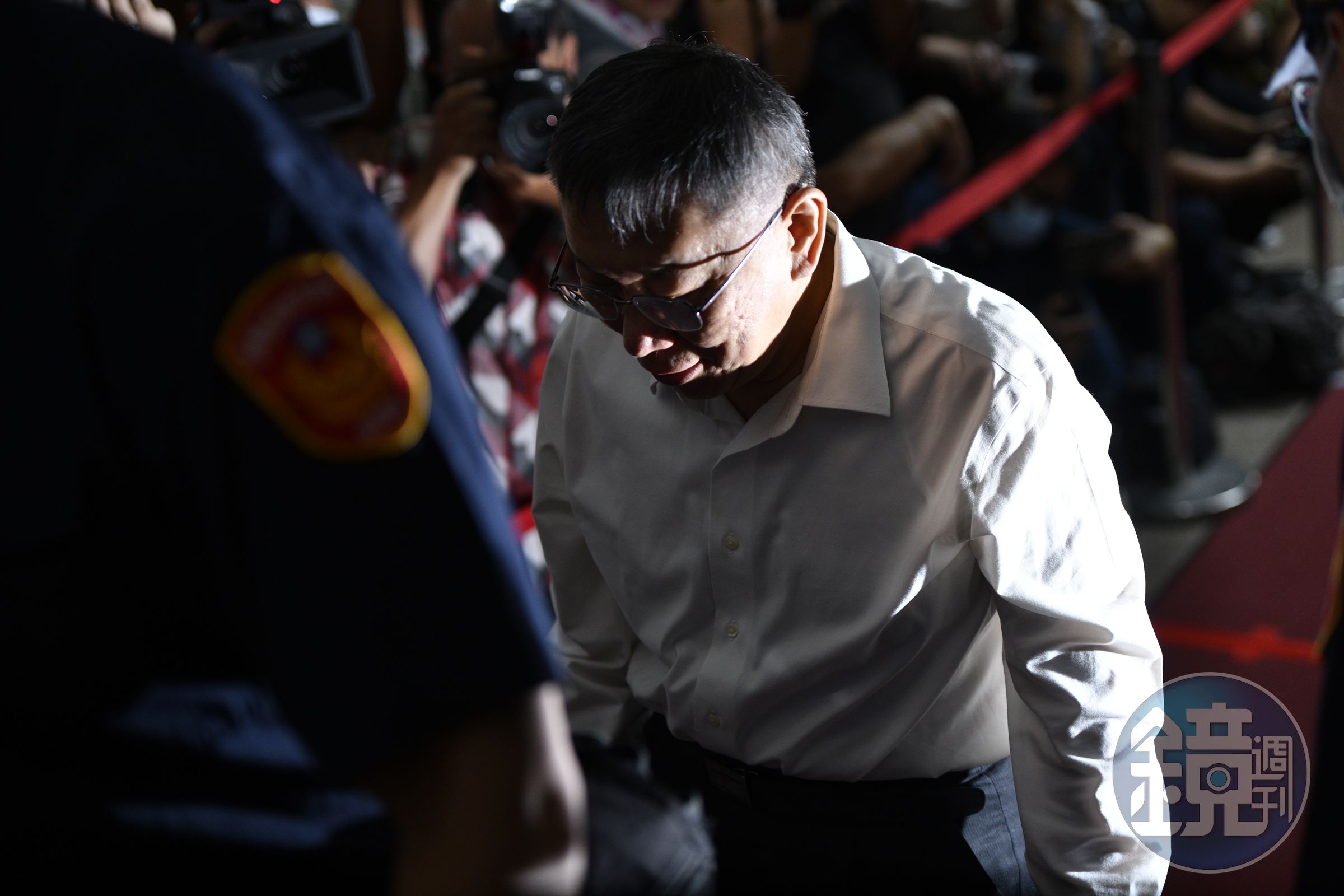 民眾黨主席柯文哲涉京華城弊案，今裁定羈押禁見。