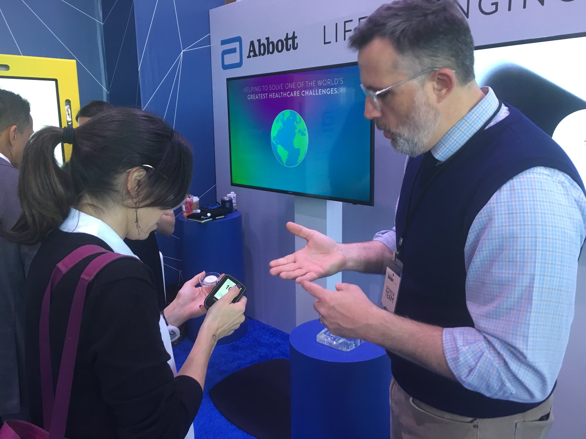 糖尿病已成全球健康議題，拜科技進步，偵測血糖的方式除了傳統指尖扎針，連續性血糖偵測儀也隨著價格親民受到注意。